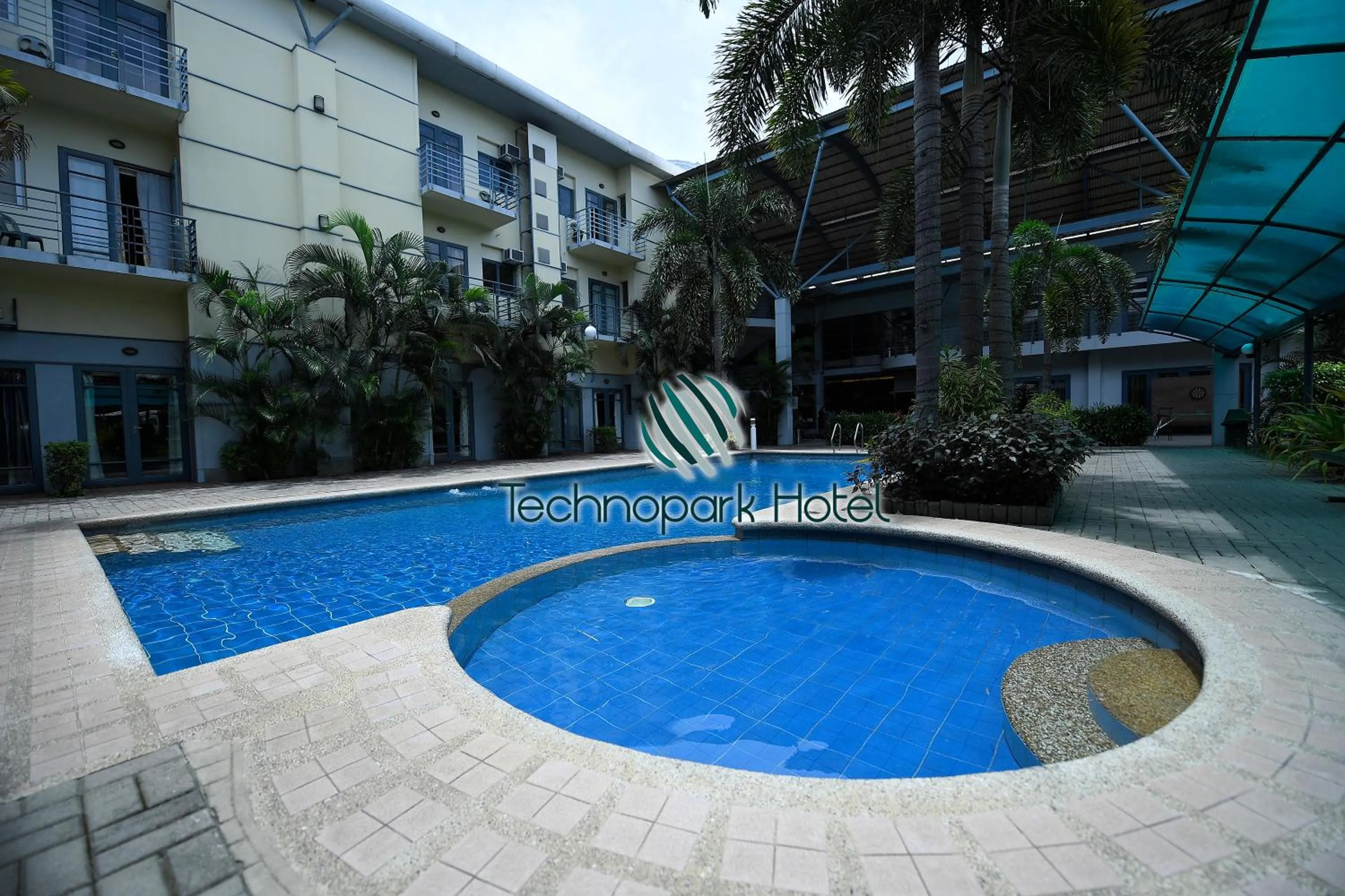 Swimming pool in Technopark Hotel