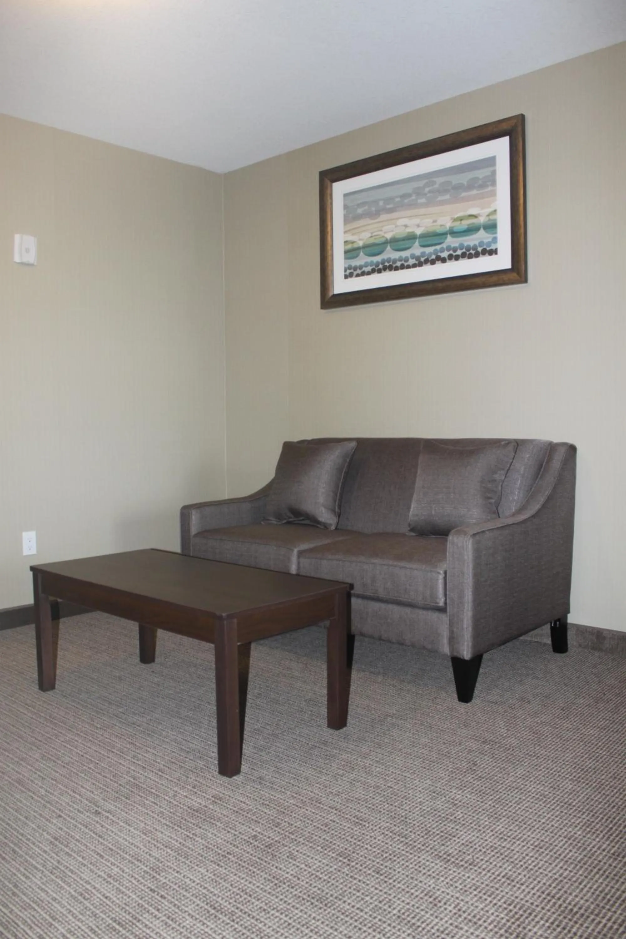 Seating area in Meridian Inn & Suites Lloydminster
