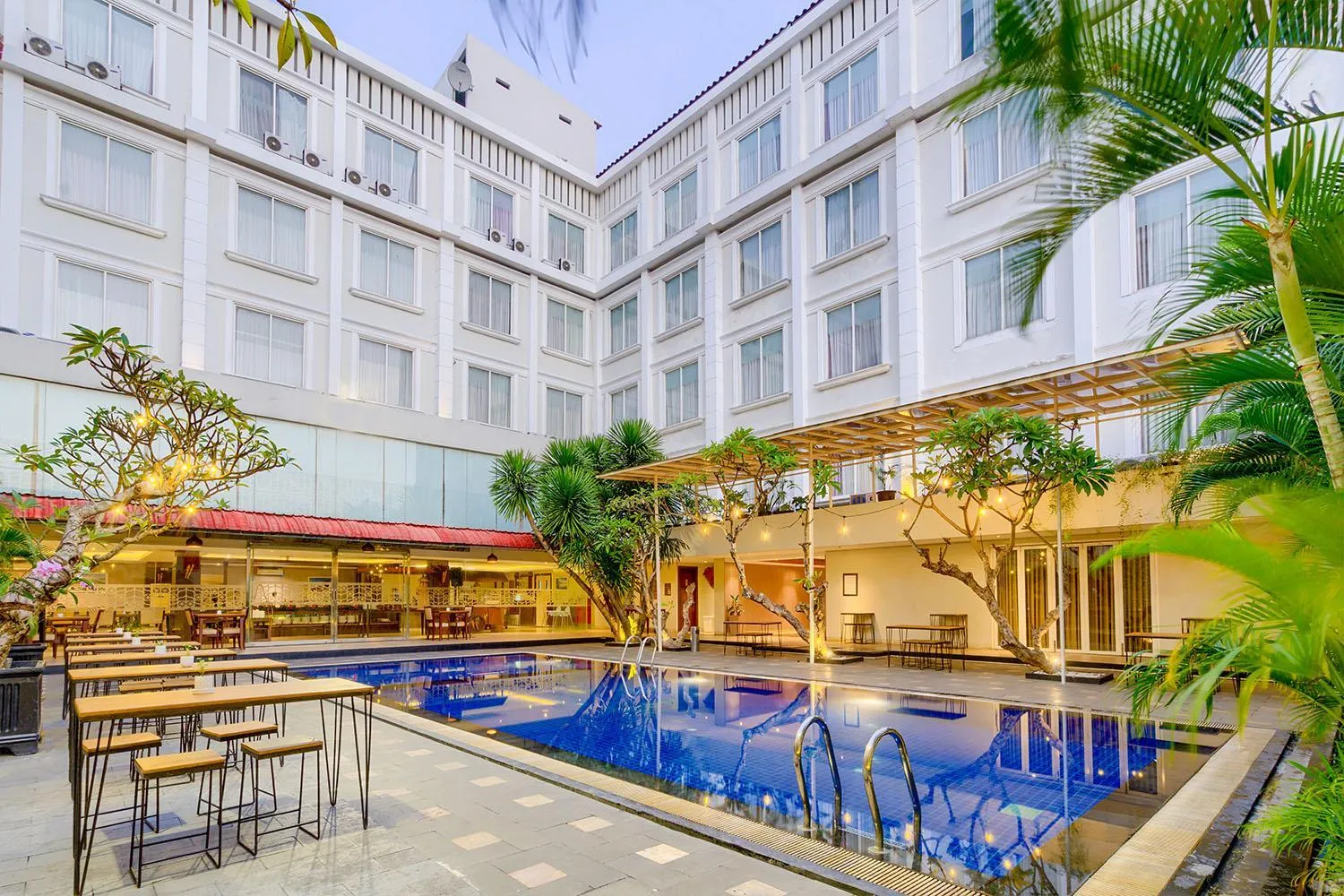 Swimming pool in 1O1 URBAN Heritage Yogyakarta Lynn Prawirotaman