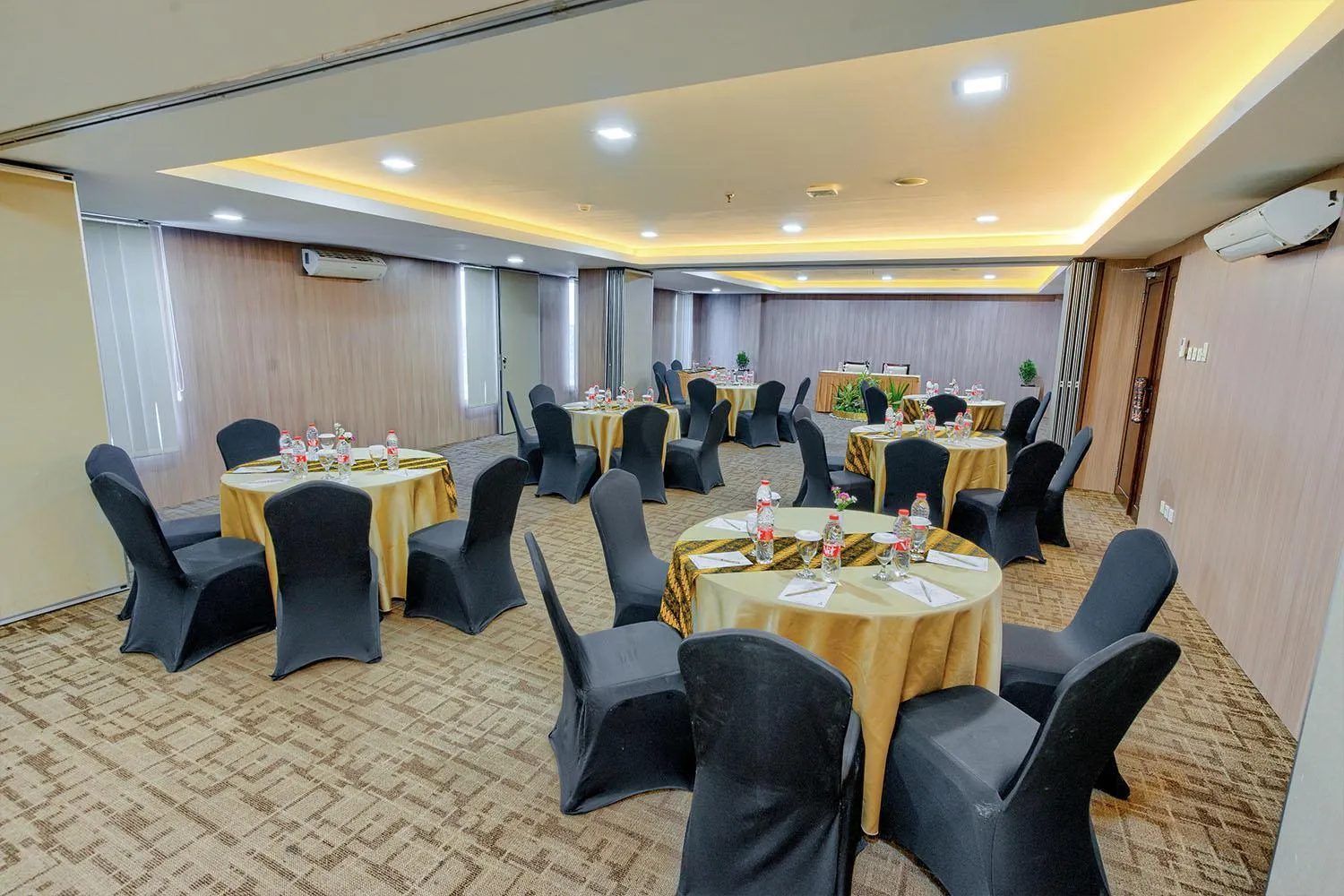 Meeting/conference room in 1O1 URBAN Heritage Yogyakarta Lynn Prawirotaman