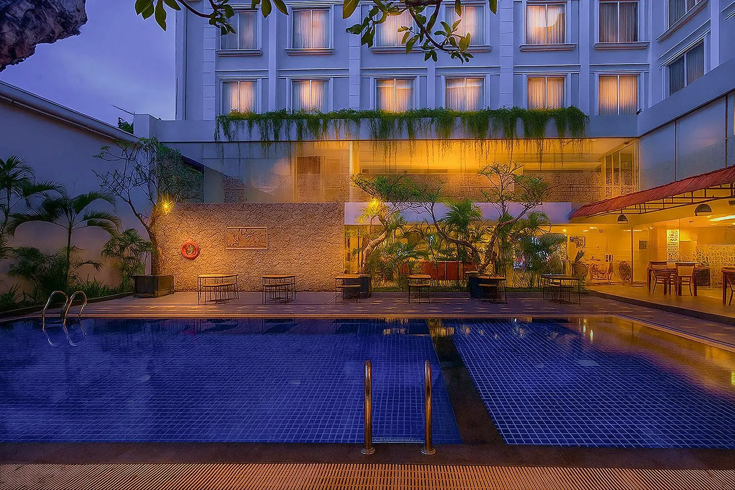 Swimming pool in 1O1 URBAN Heritage Yogyakarta Lynn Prawirotaman