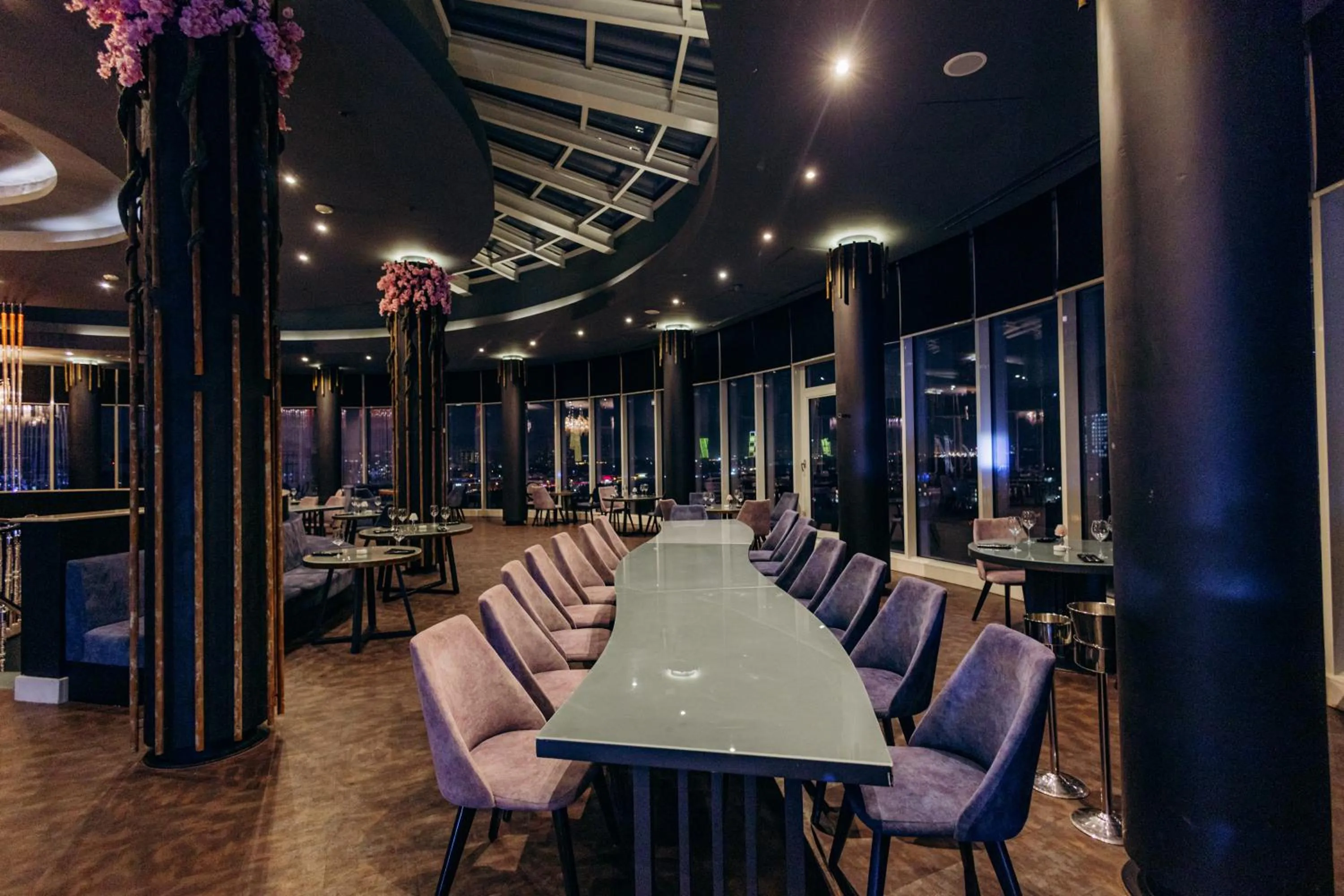 Restaurant/places to eat in Sahil Hotel Baku