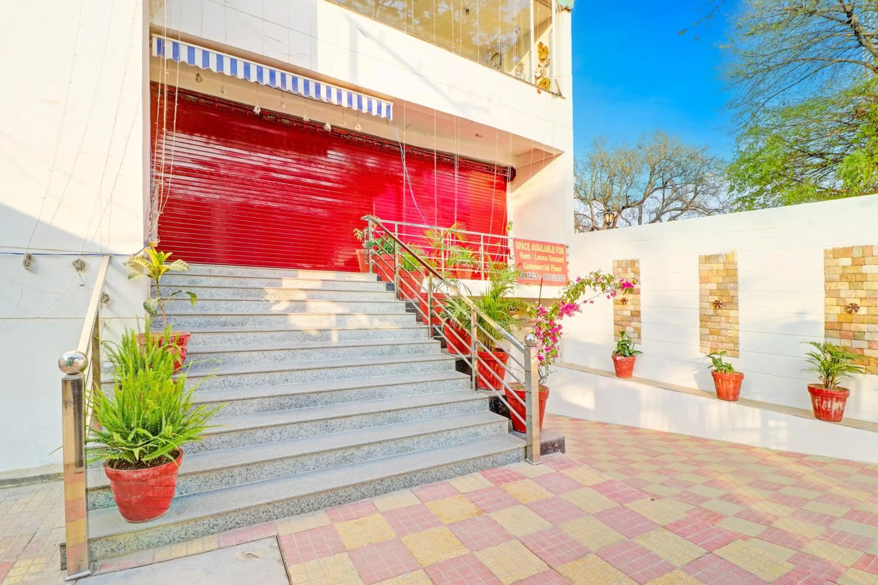 Facade/entrance in Super Townhouse Patel Nagar Near Saharanpur Chowk Dehradun
