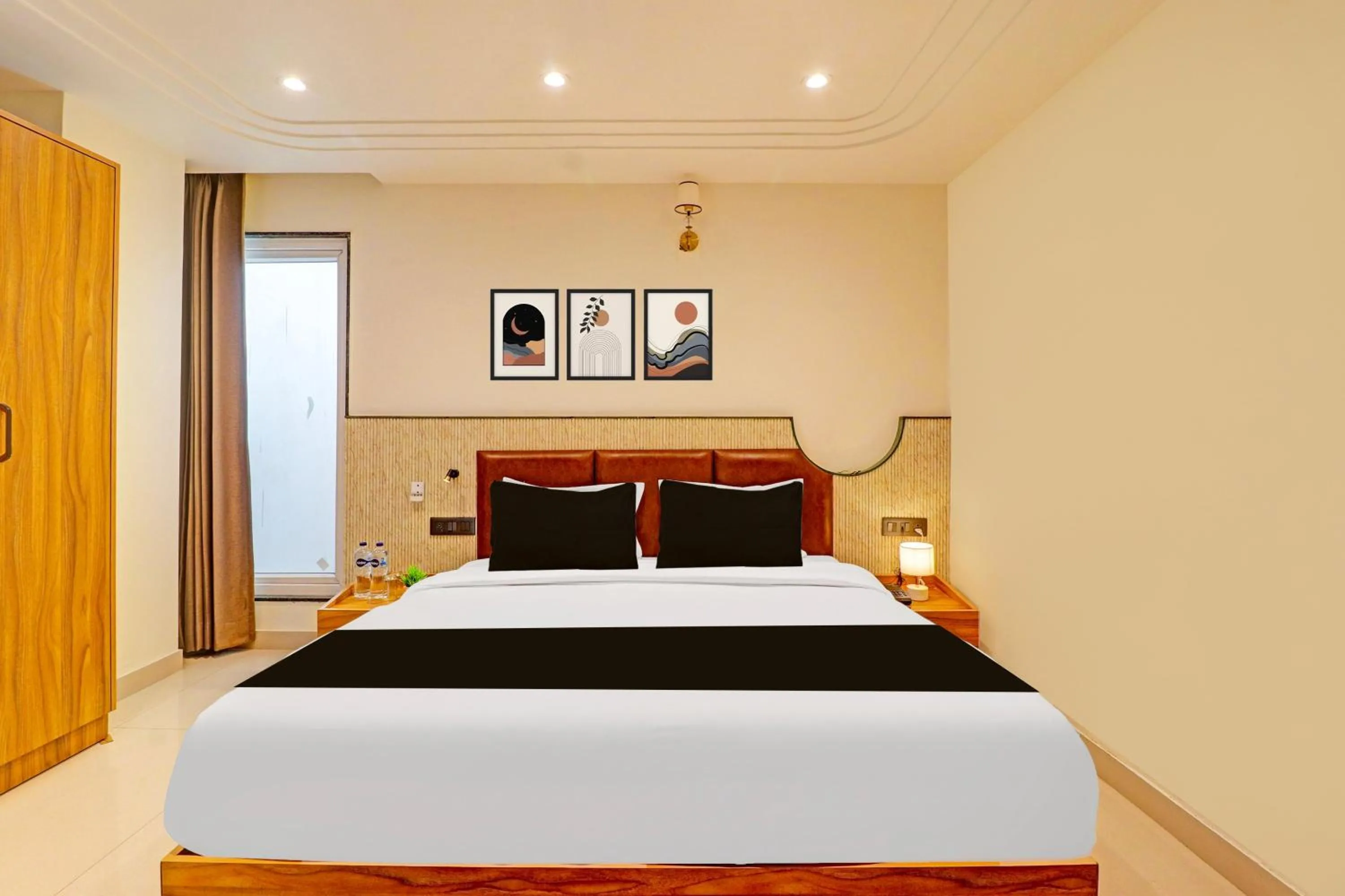 Bedroom, Bed in Super Townhouse Patel Nagar Near Saharanpur Chowk Dehradun