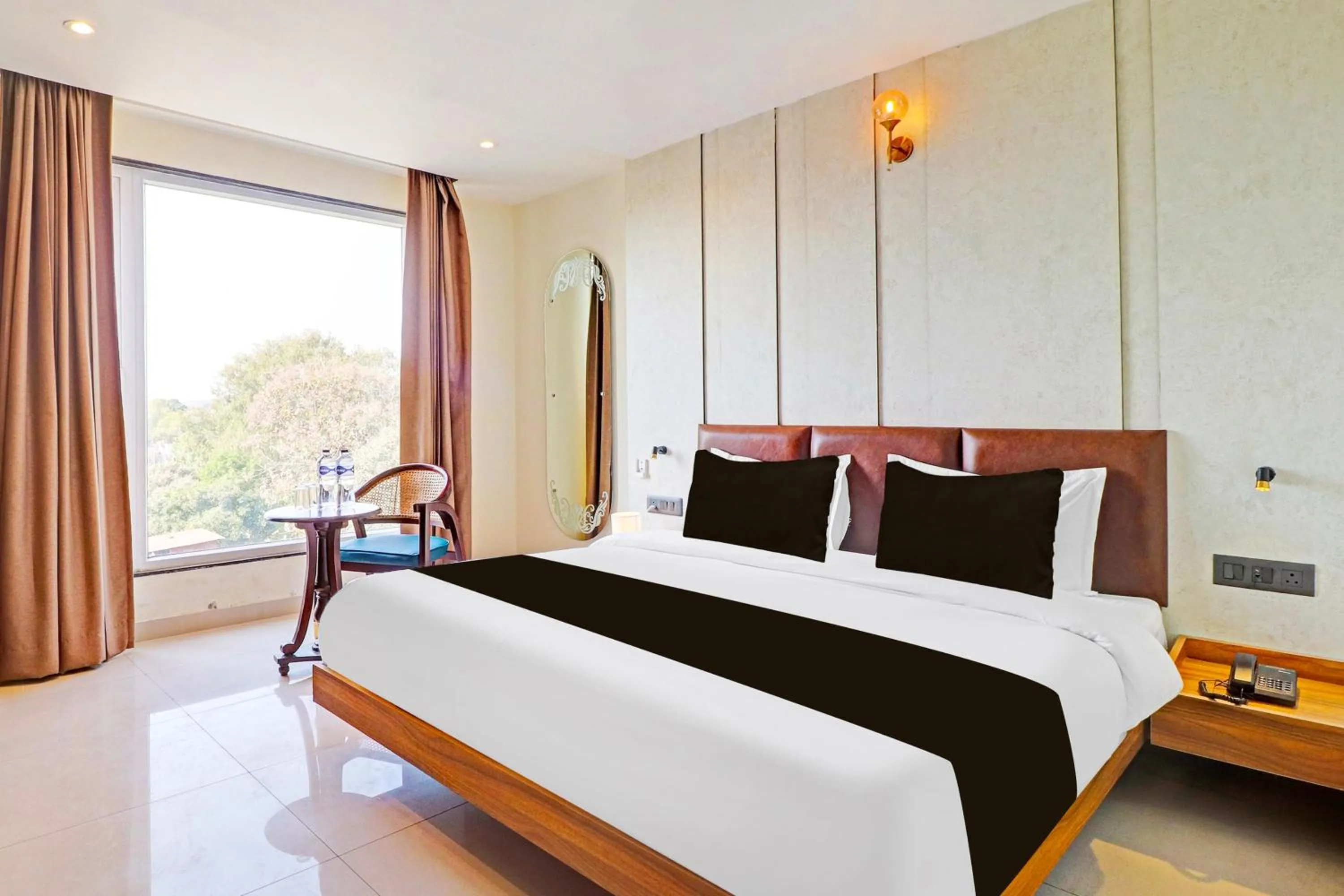 Bedroom, Bed in Super Townhouse Patel Nagar Near Saharanpur Chowk Dehradun