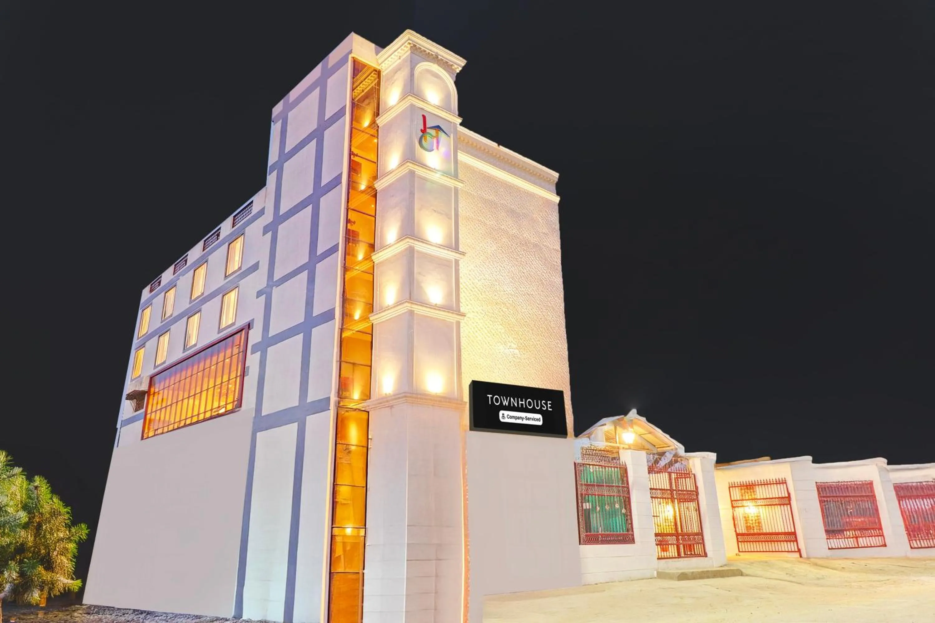 Facade/entrance in Super Townhouse Patel Nagar Near Saharanpur Chowk Dehradun