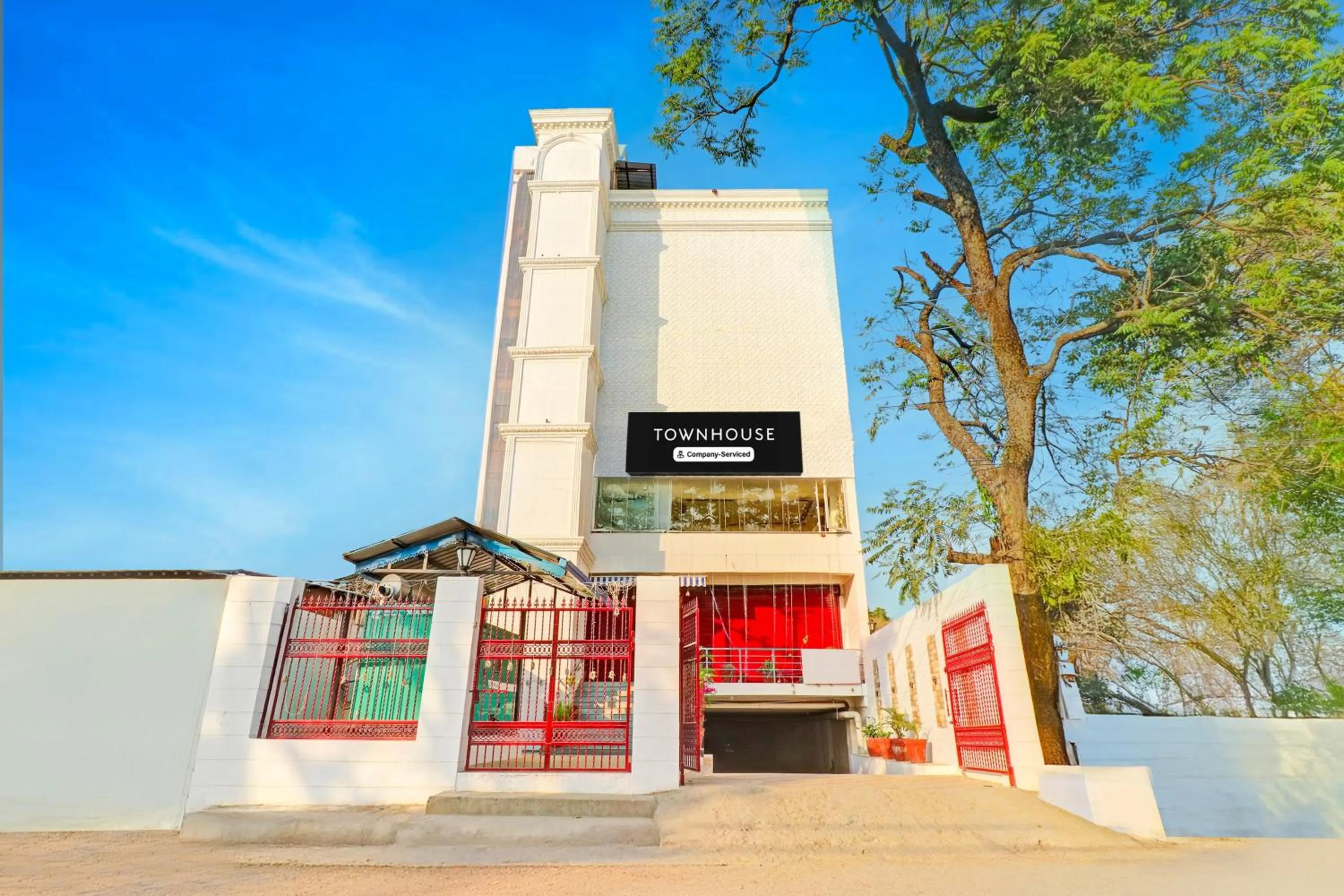 Facade/entrance in Super Townhouse Patel Nagar Near Saharanpur Chowk Dehradun