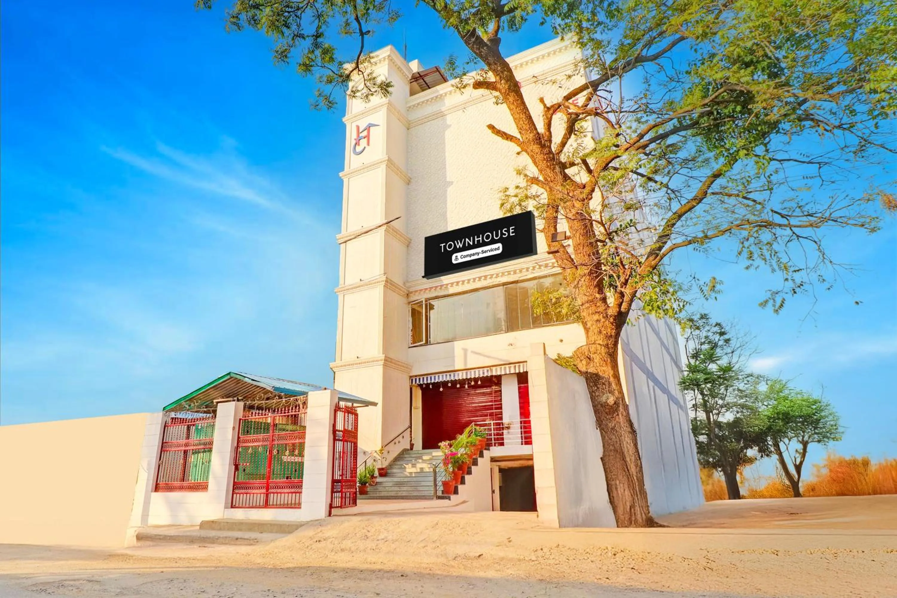Facade/entrance in Super Townhouse Patel Nagar Near Saharanpur Chowk Dehradun