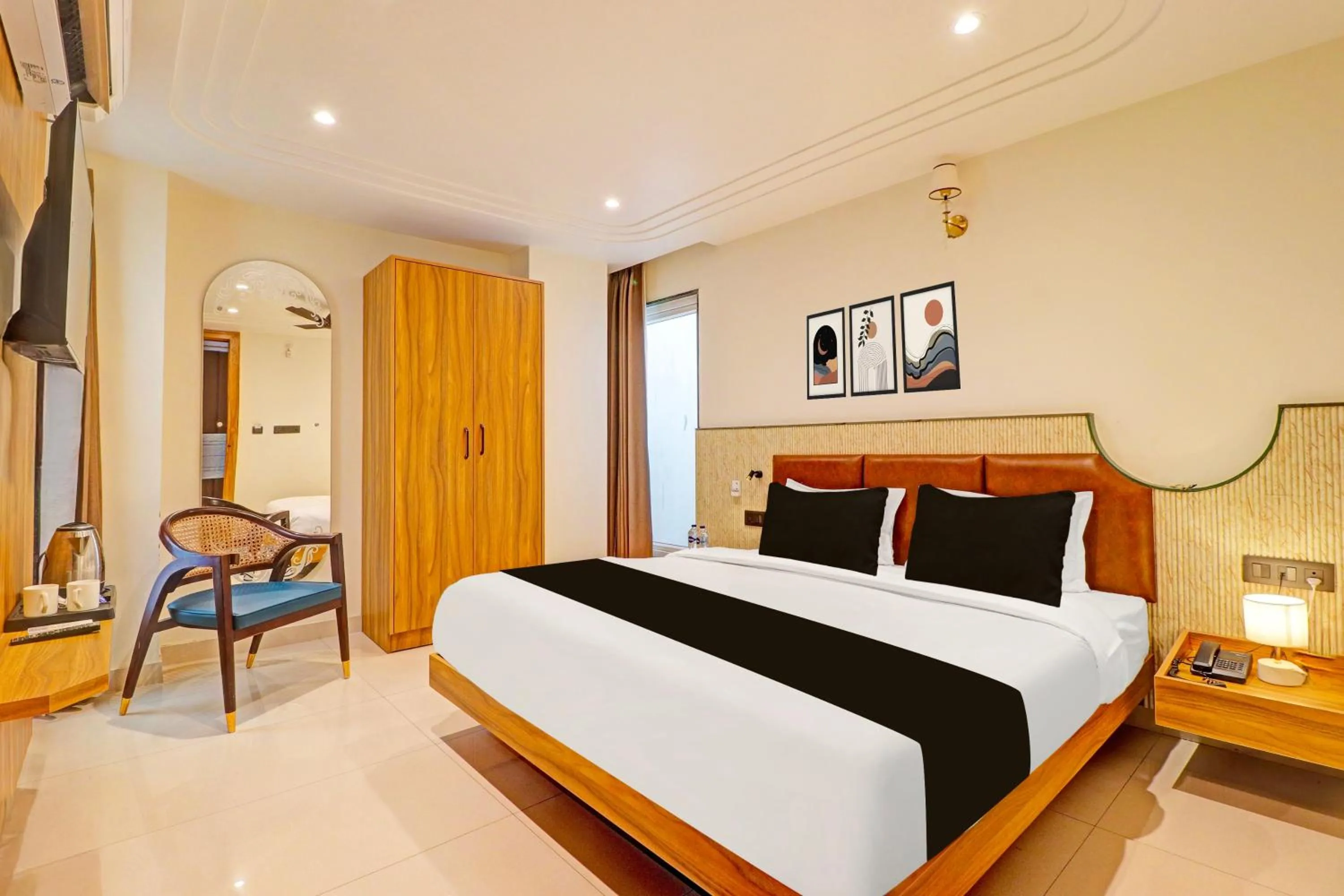 Bedroom, Bed in Super Townhouse Patel Nagar Near Saharanpur Chowk Dehradun