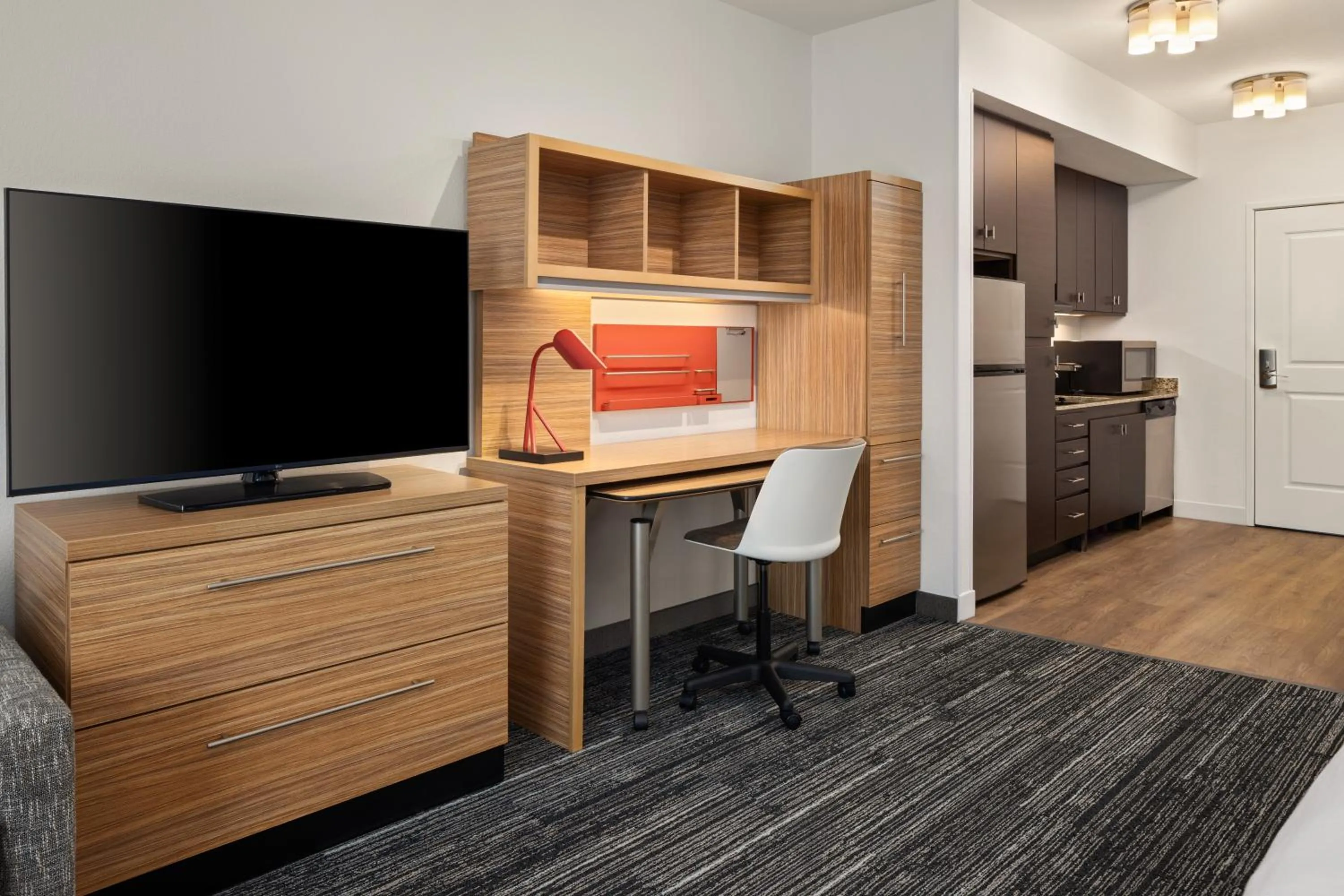 TV and multimedia in TownePlace Suites by Marriott Minneapolis near Mall of America