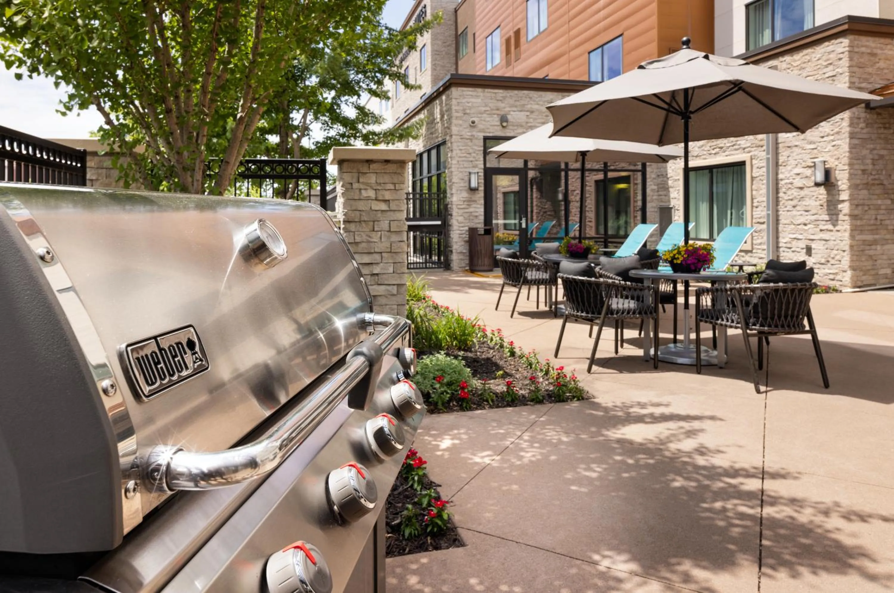 Patio in TownePlace Suites by Marriott Minneapolis near Mall of America