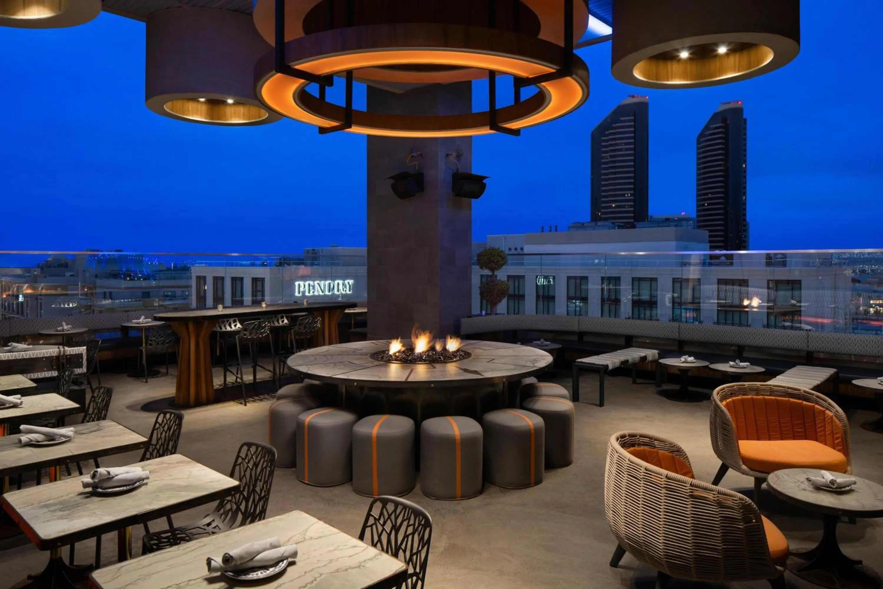 Restaurant/places to eat in Courtyard by Marriott San Diego Gaslamp/Convention Center