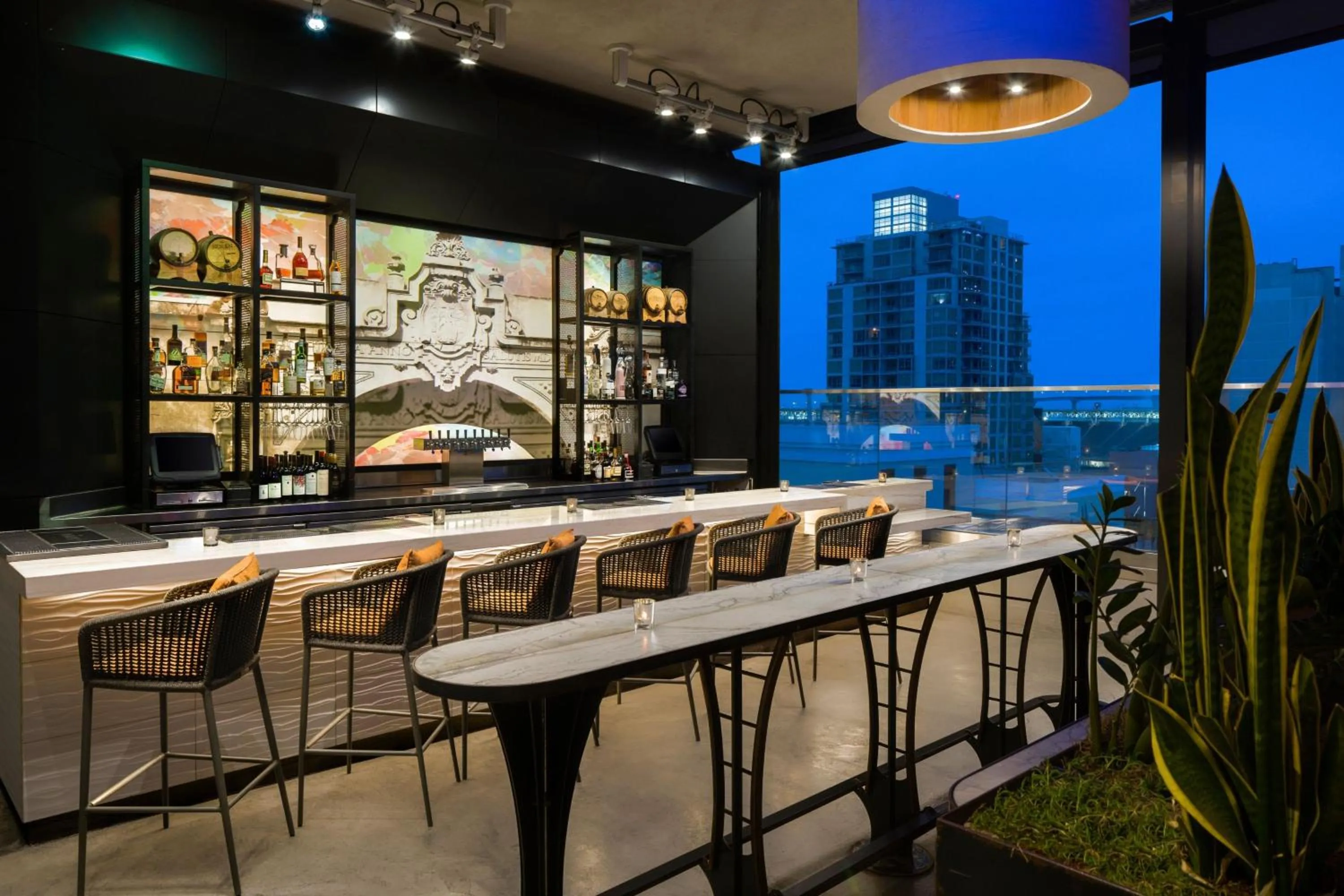 Lounge or bar in Courtyard by Marriott San Diego Gaslamp/Convention Center