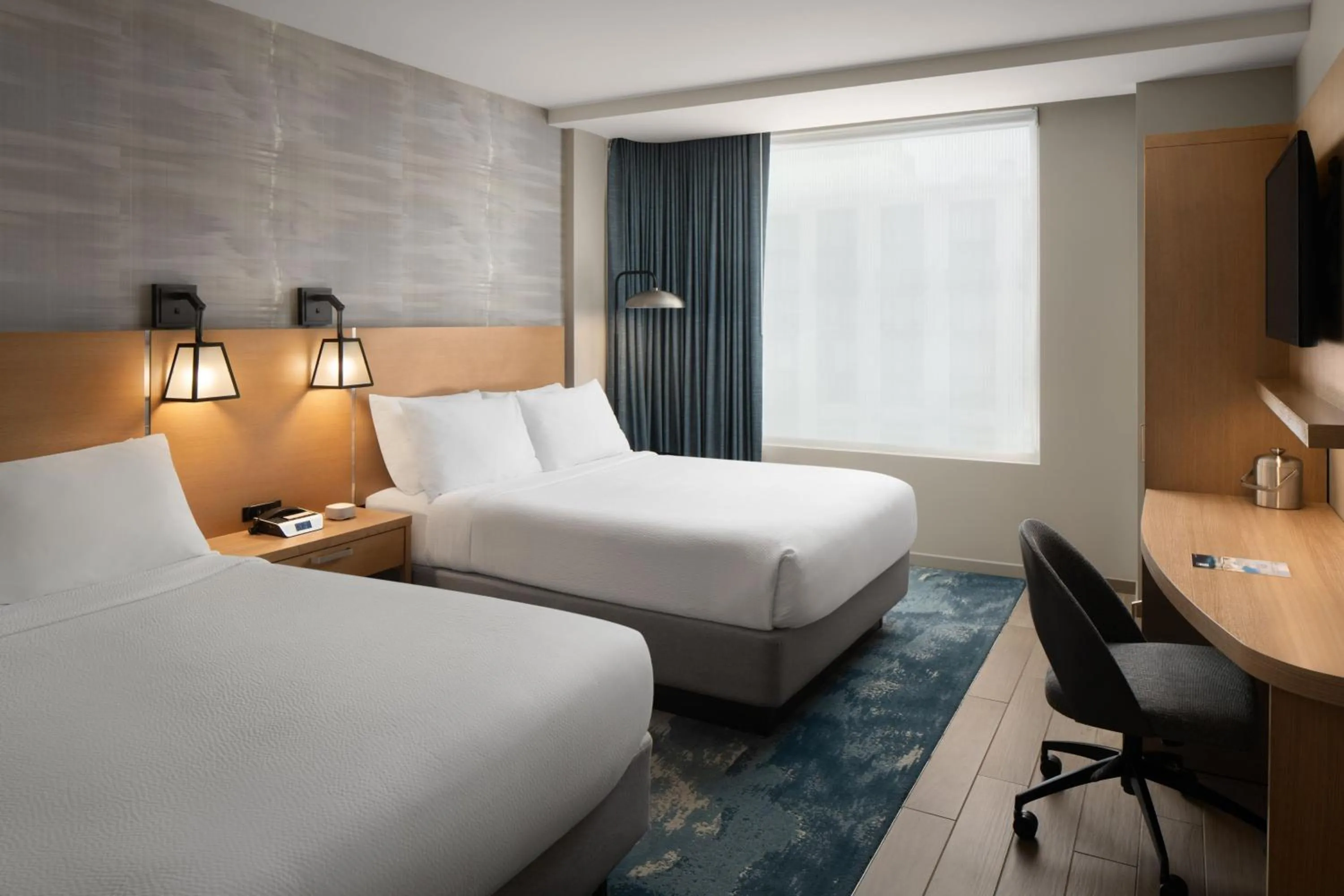 Photo of the whole room, Bed in Courtyard by Marriott San Diego Gaslamp/Convention Center