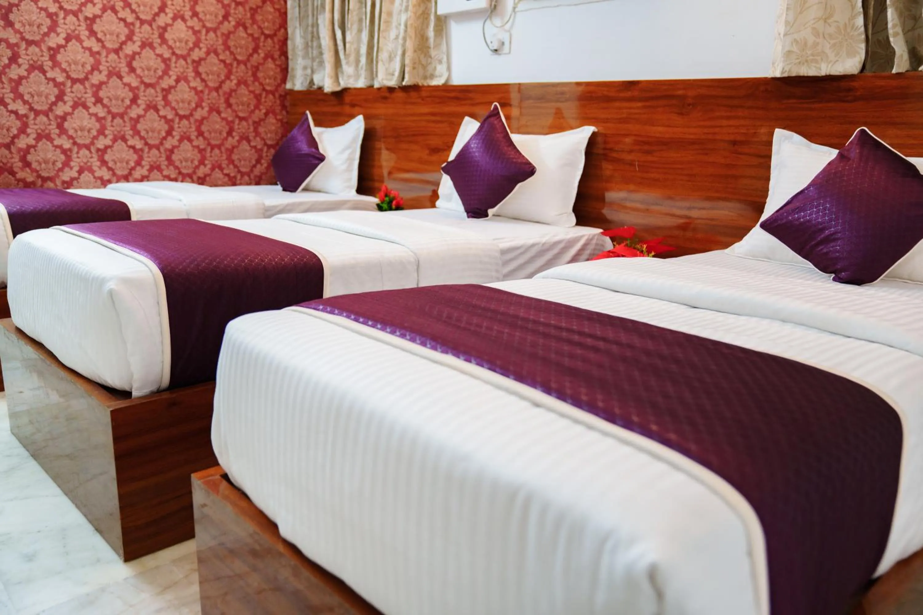 Rich inn Palace Tnagar