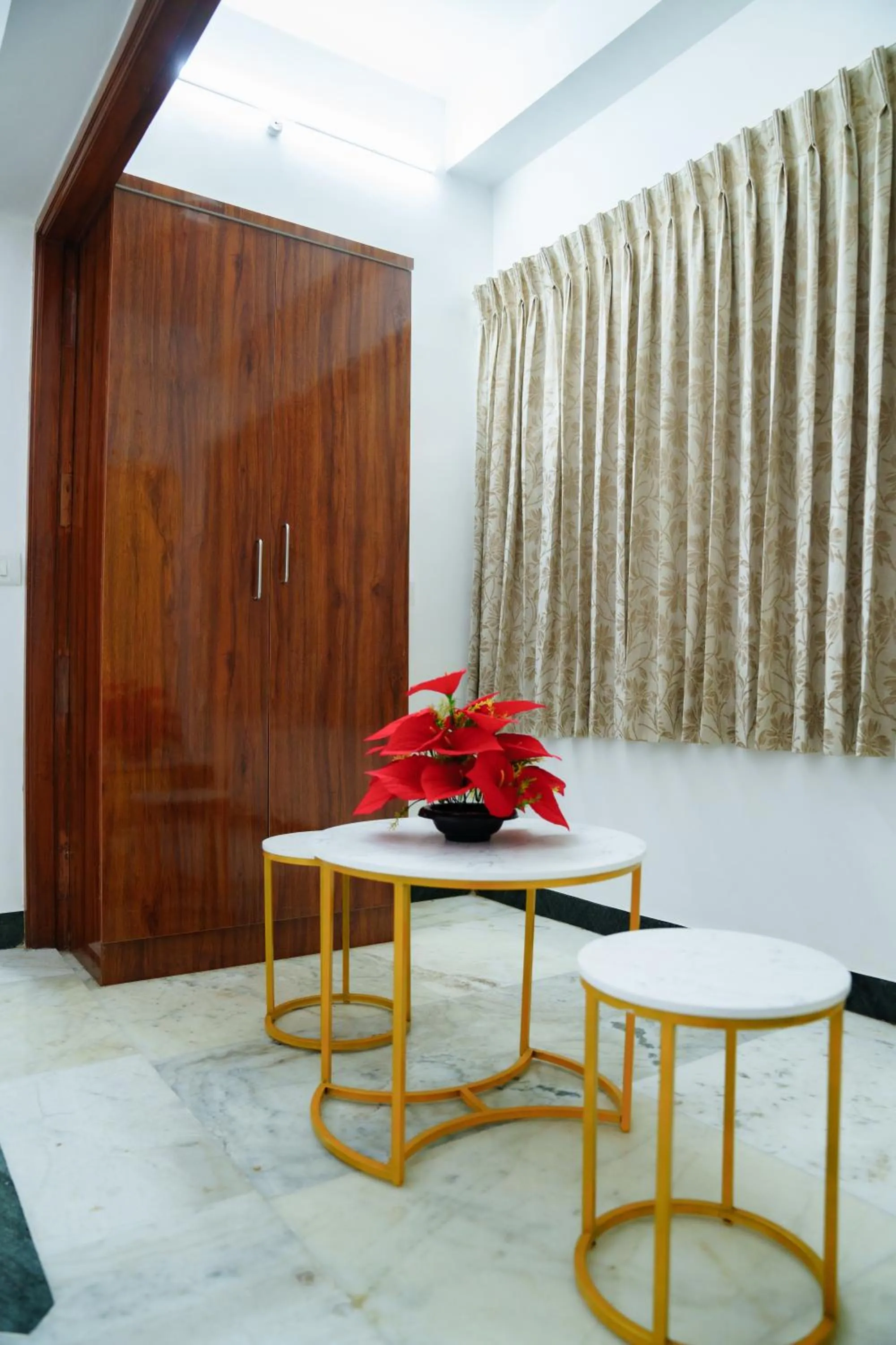 Rich inn Palace Tnagar
