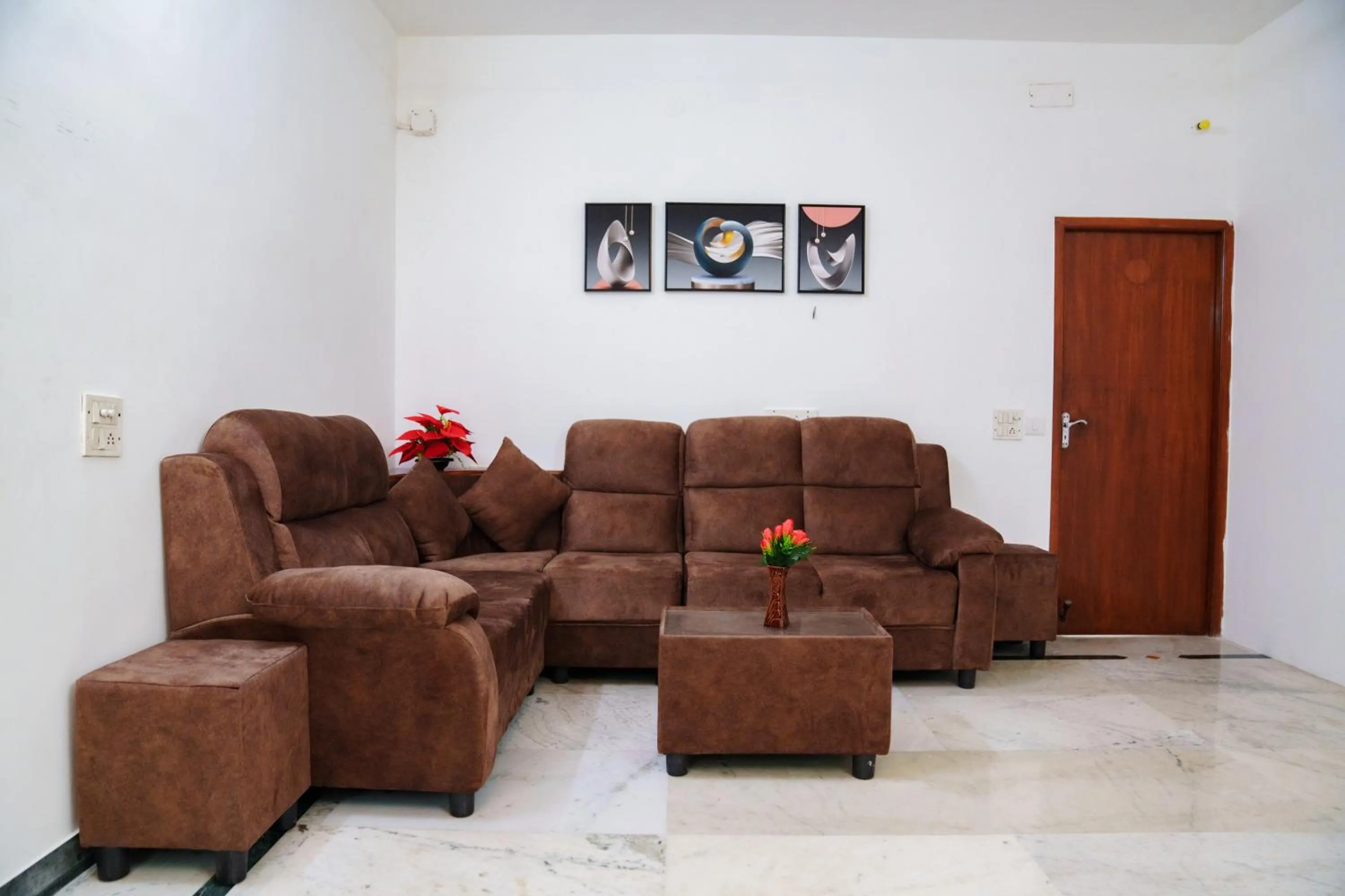 Rich inn Palace Tnagar