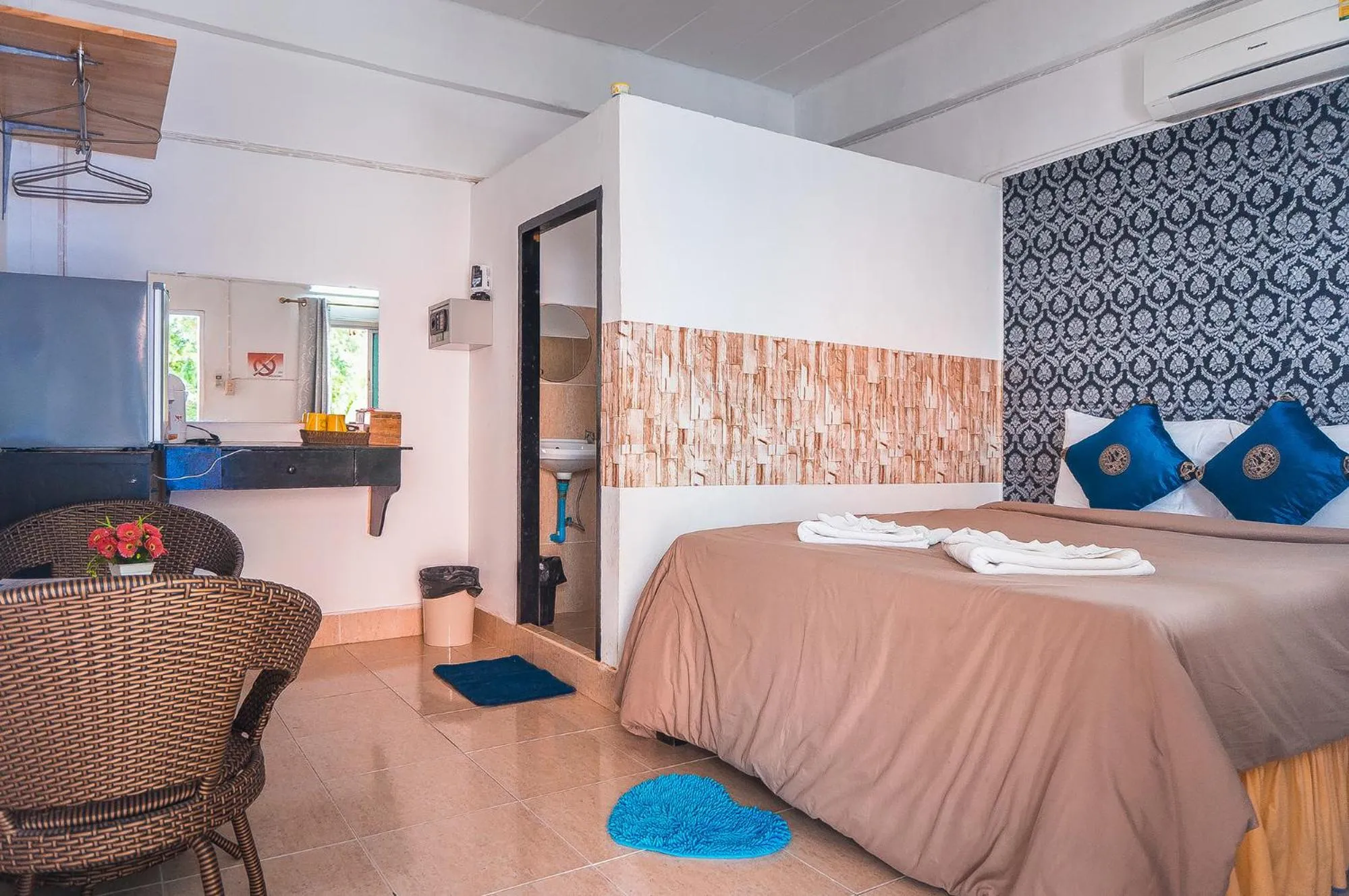 Toilet in Pink Easy Homes Koh Phangan