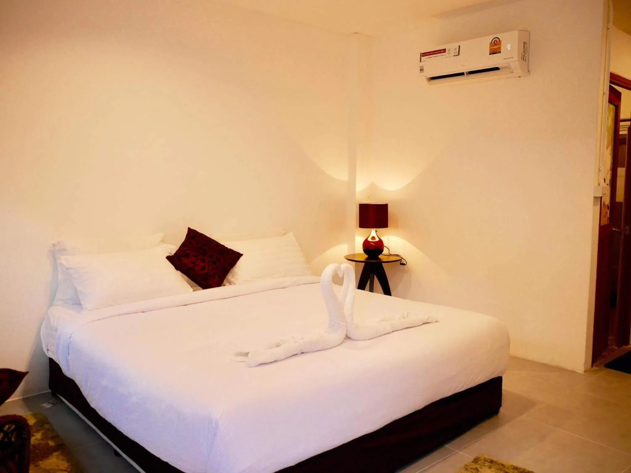 Bedroom in Pink Easy Homes Koh Phangan