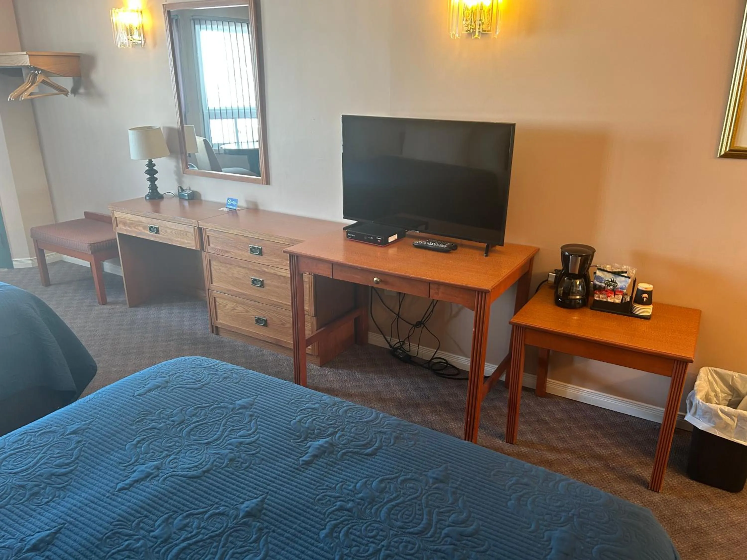 Bed in Lakeview Resort Motel