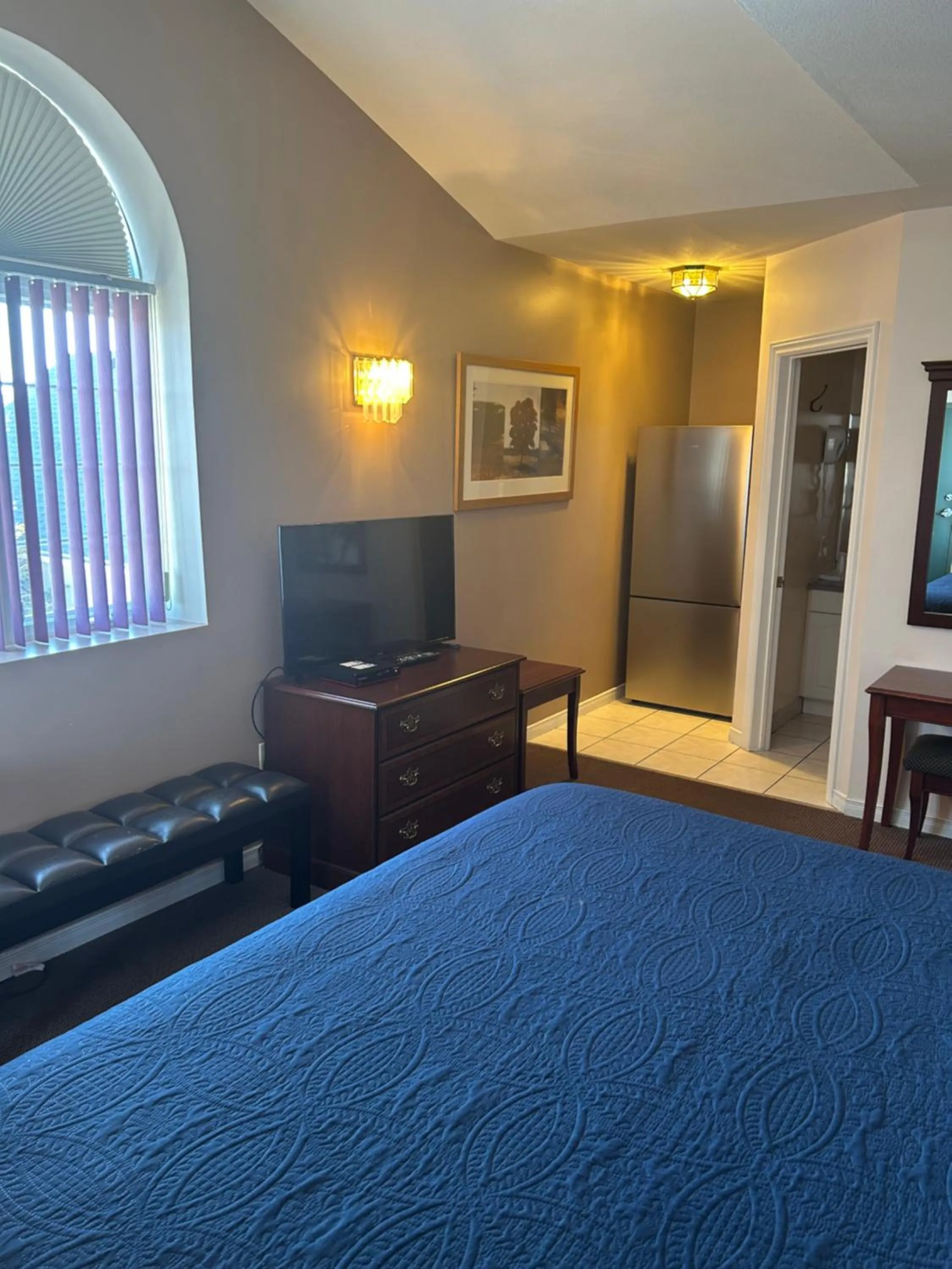 Bed in Lakeview Resort Motel