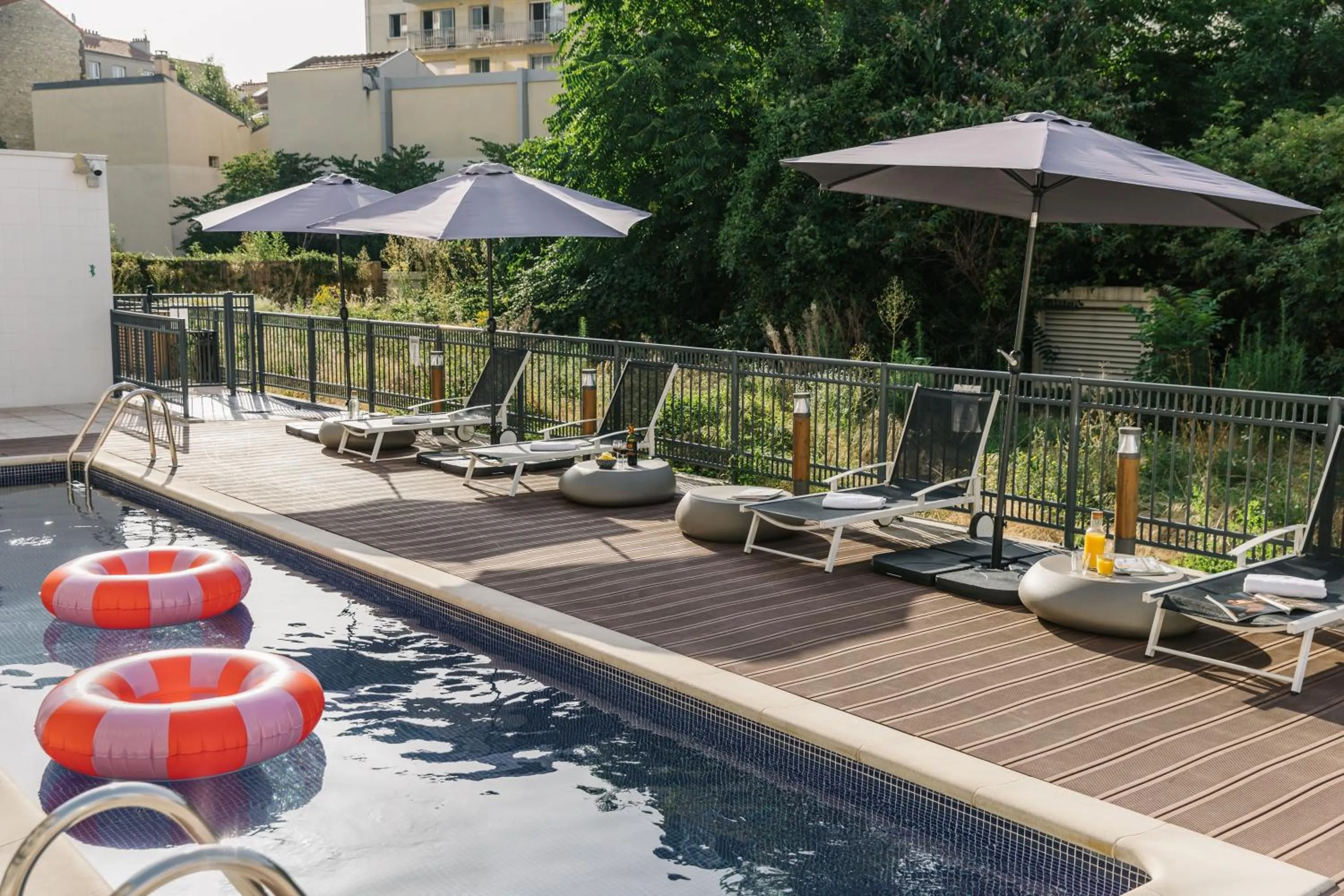 Swimming pool in The Social Hub Paris La Défense
