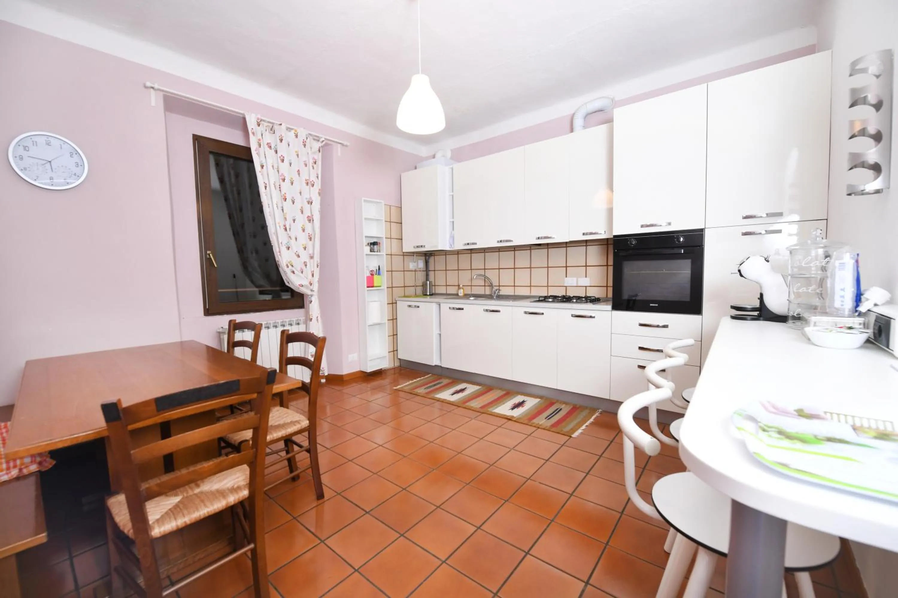 Kitchen or kitchenette in Villa Pinetina B&B