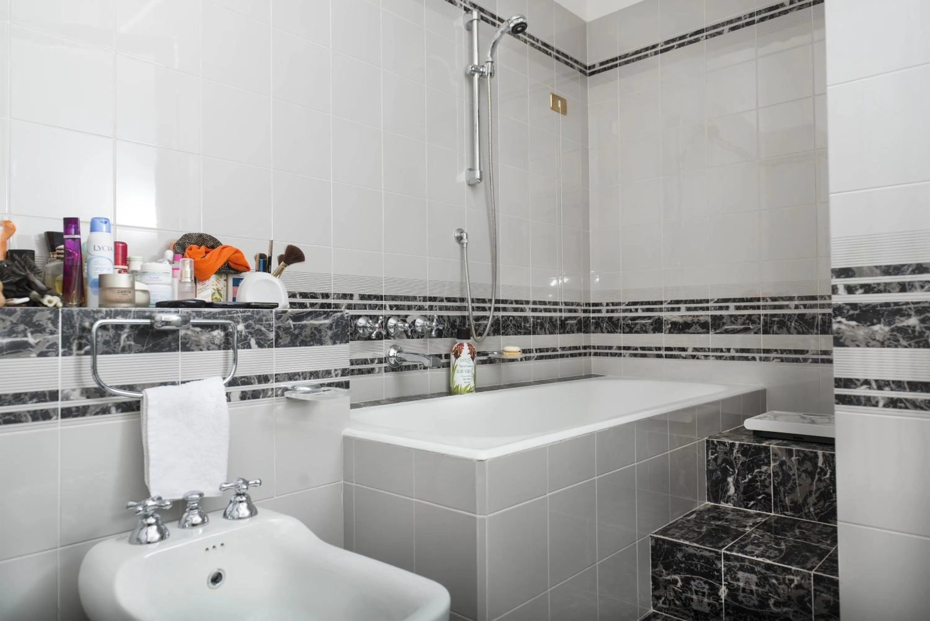 Bathroom in Villa Pinetina B&B