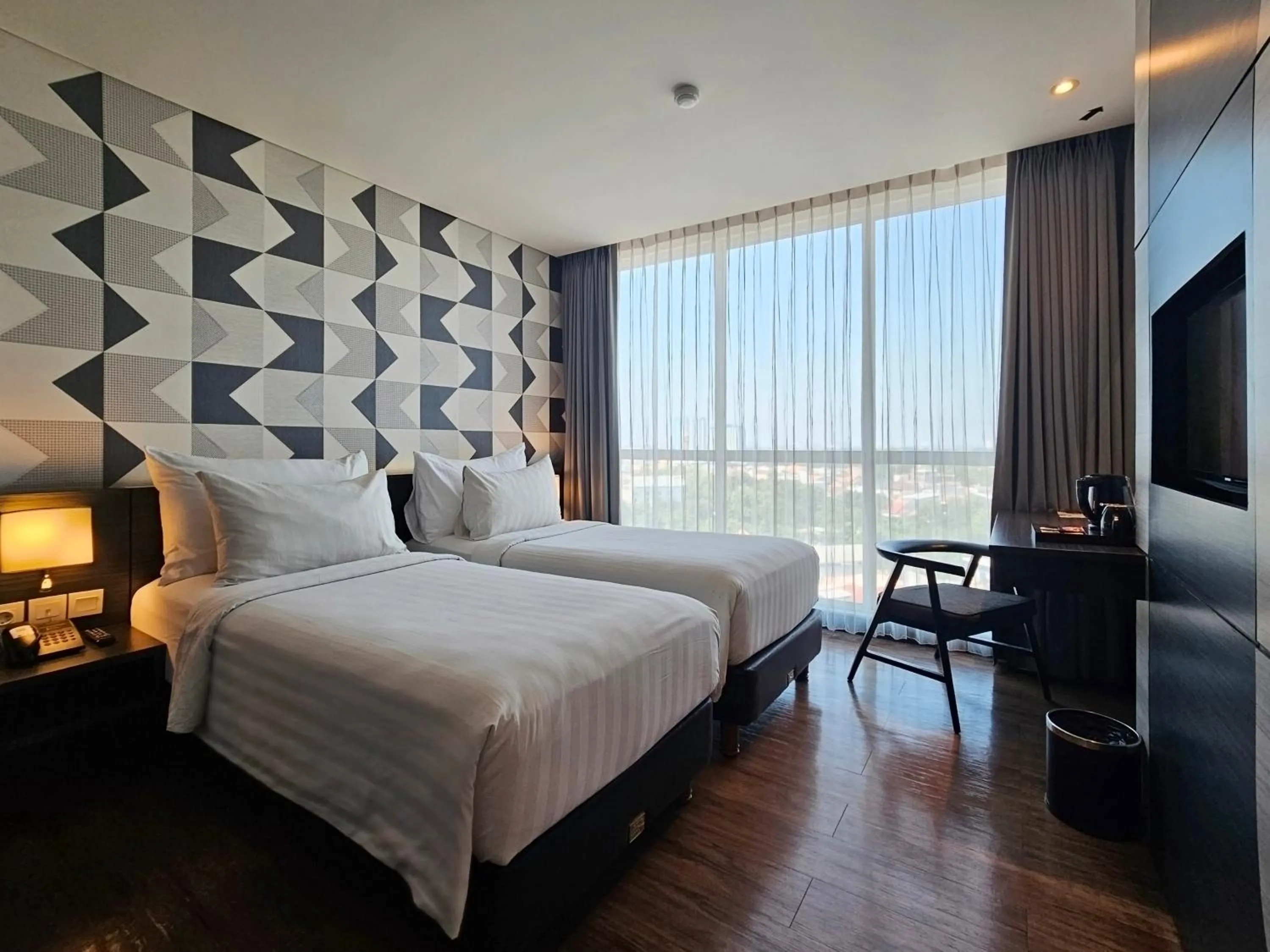 Bed in Luminor Hotel Jemursari By WH with The Best Breakfast in Town and Located Near Surabaya Industrial Estate Rungkut SIER