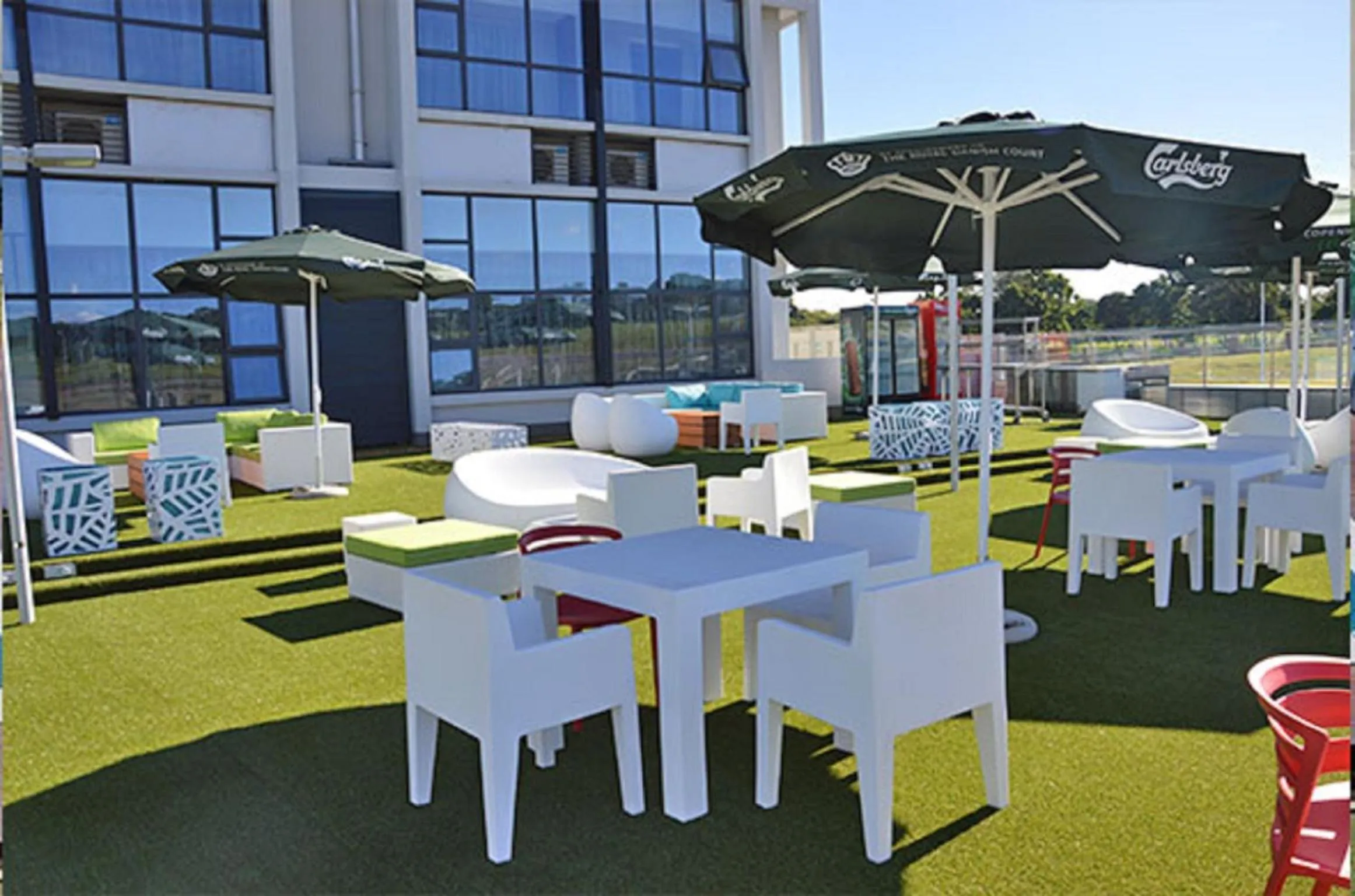 Restaurant/places to eat in President Hotel at Umodzi Park