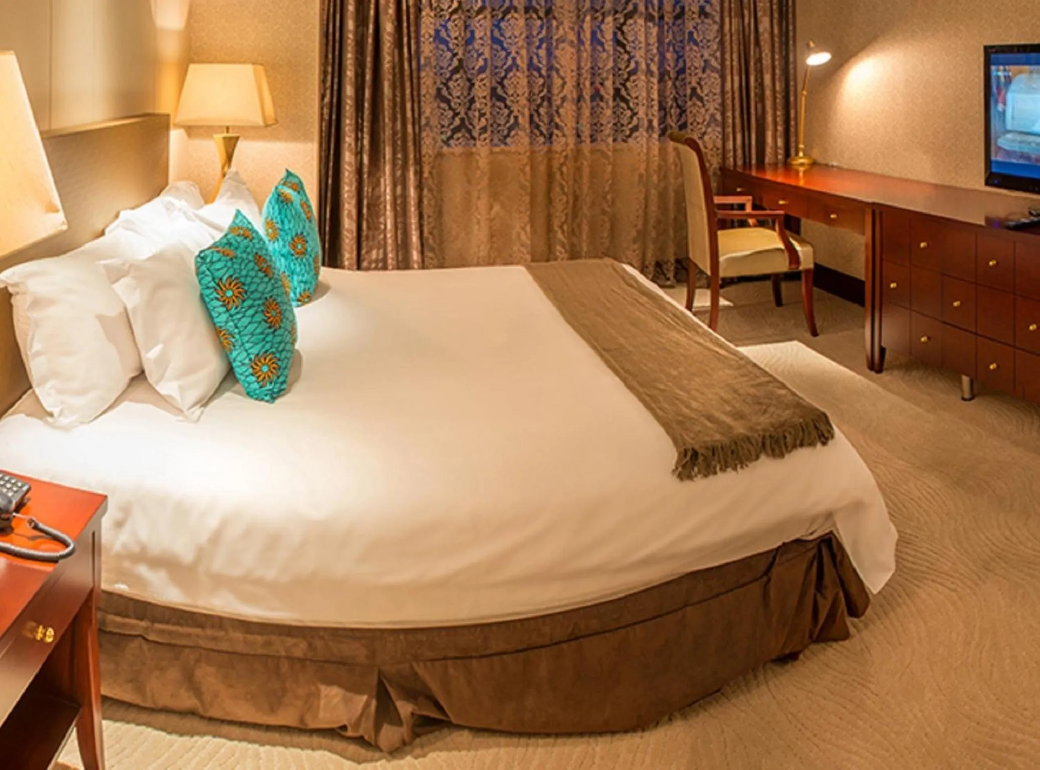 Photo of the whole room, Bed in President Hotel at Umodzi Park