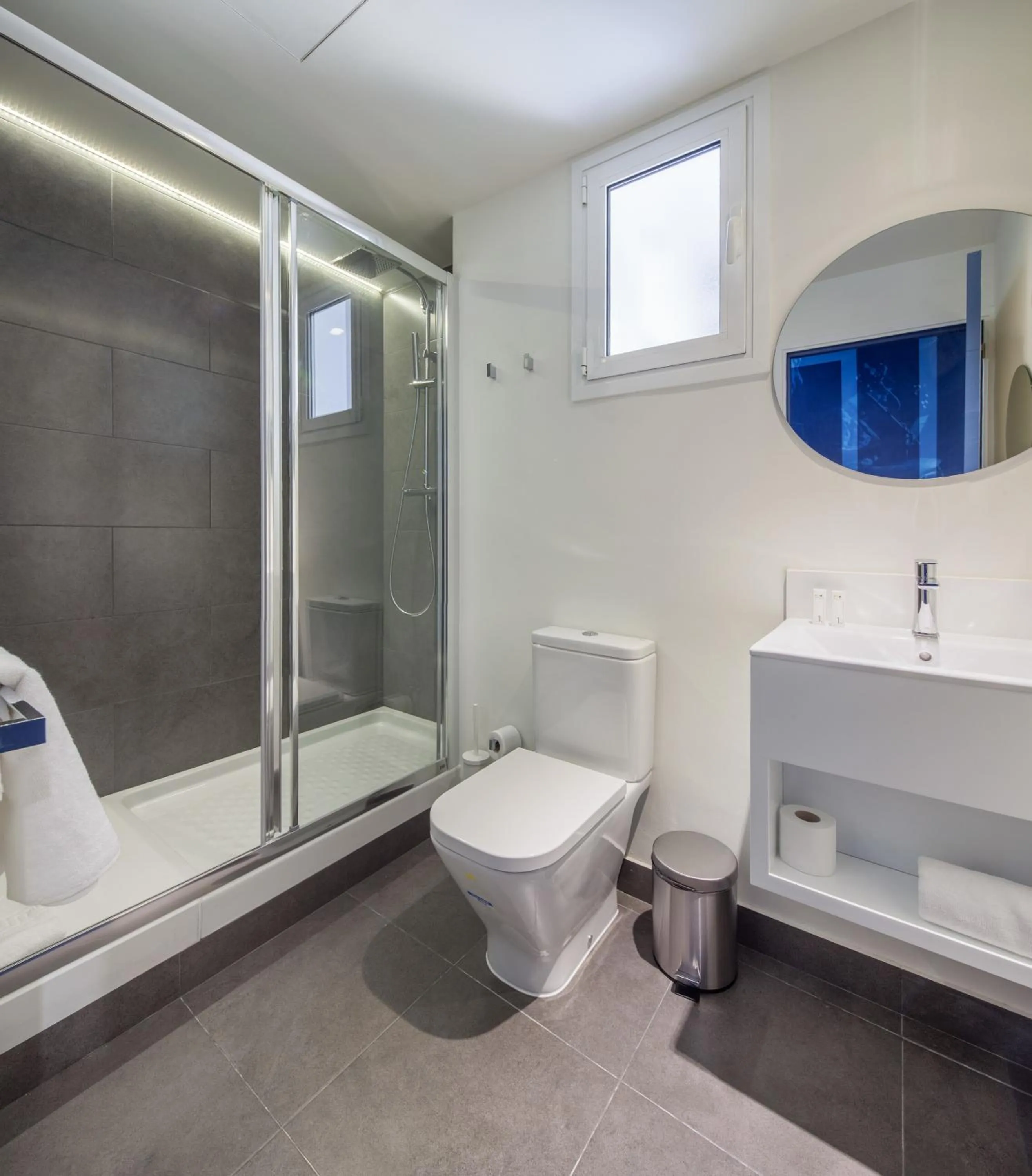 Bathroom in Habitat Apartments Cool Jazz