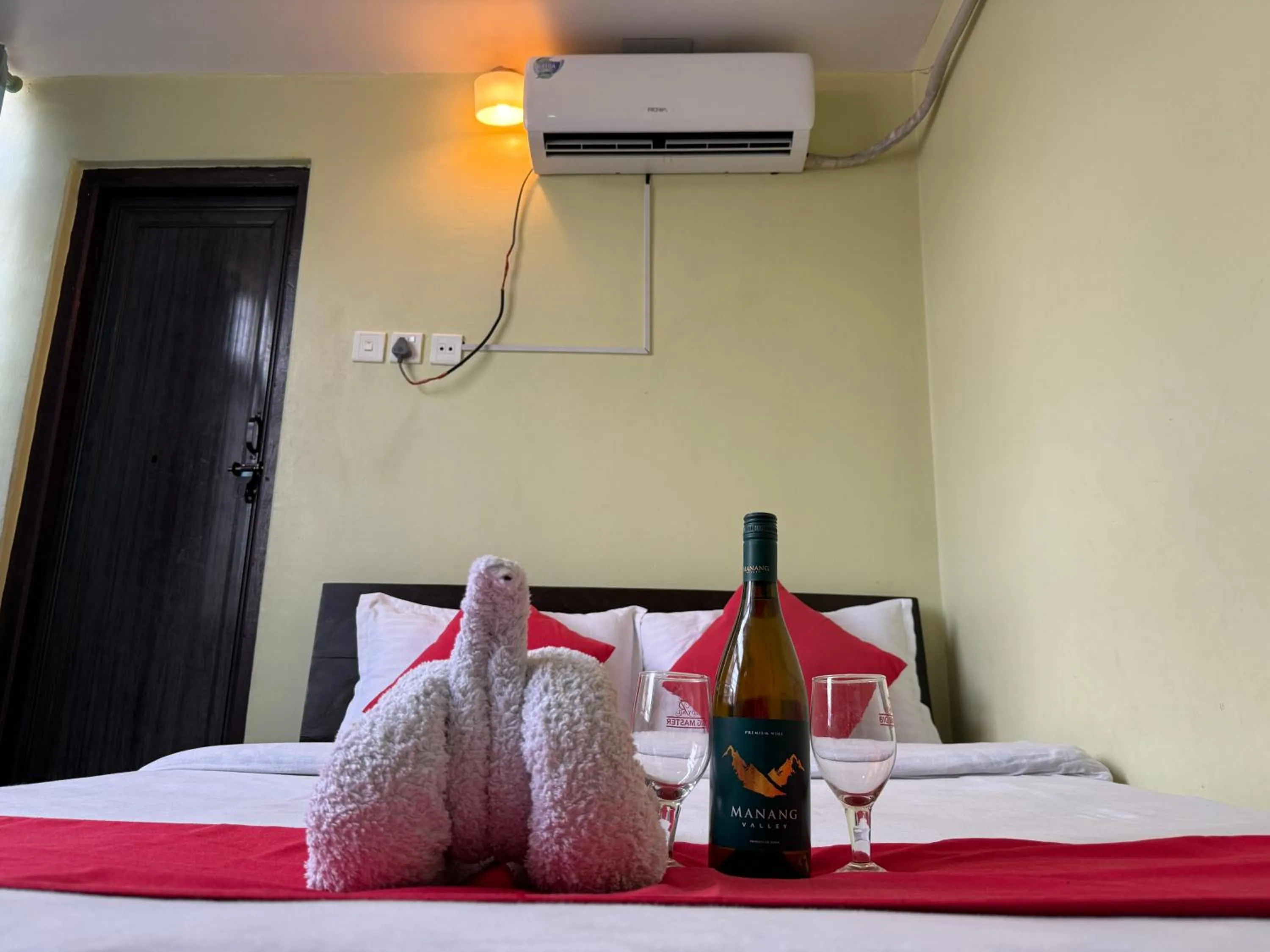 Hotel Arhant Inn