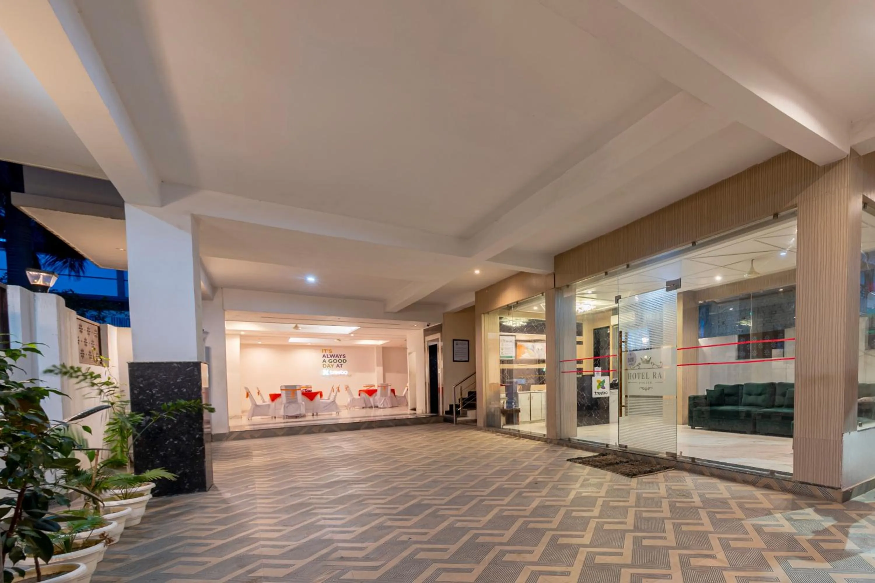 Parking in Treebo Raj Palace