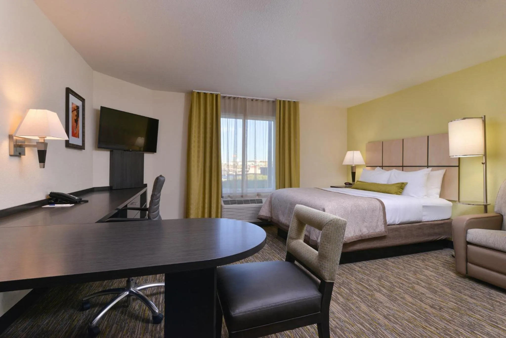 Photo of the whole room, Bed in Candlewood Suites Casper by IHG
