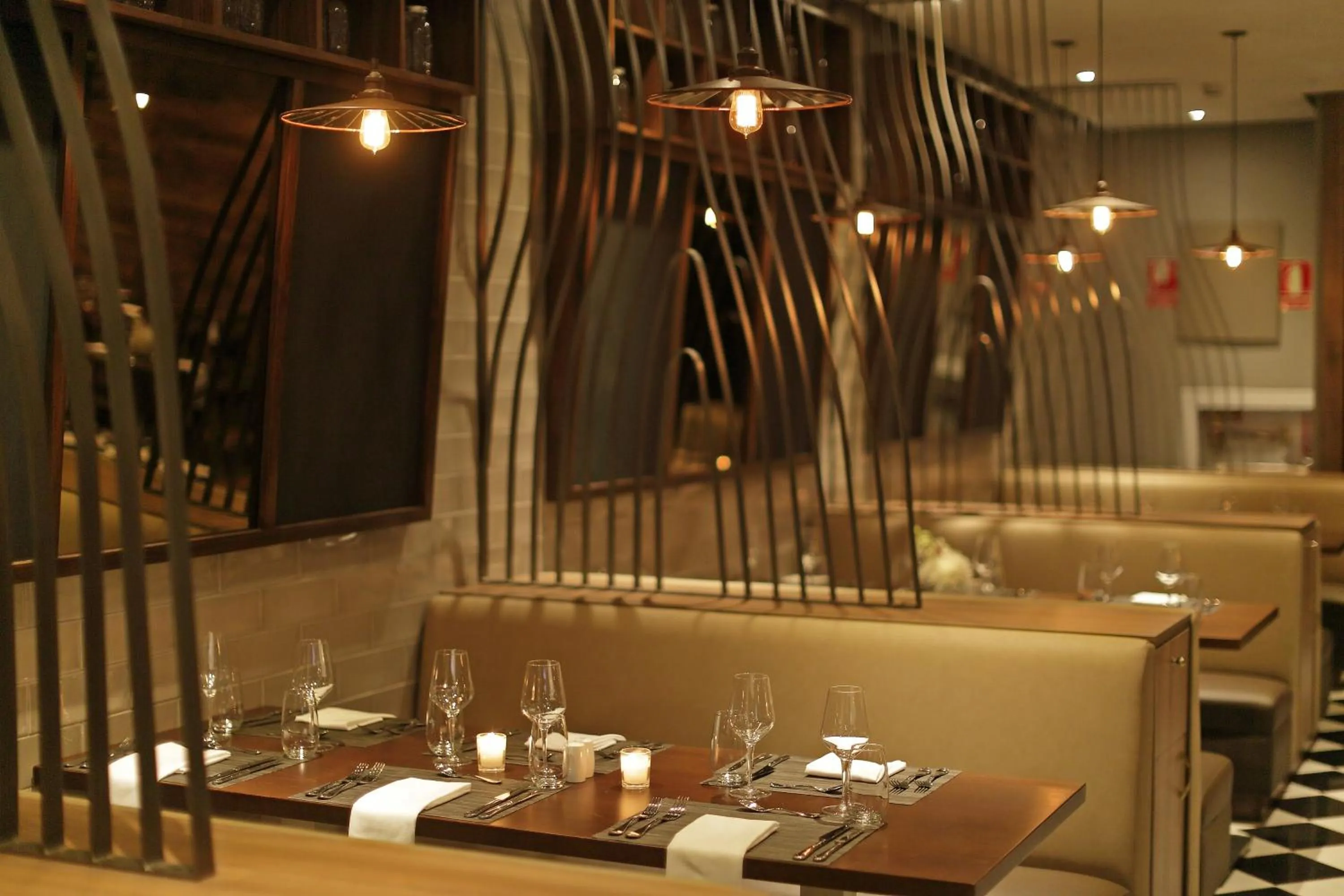 Restaurant/places to eat in Crowne Plaza Airport by IHG