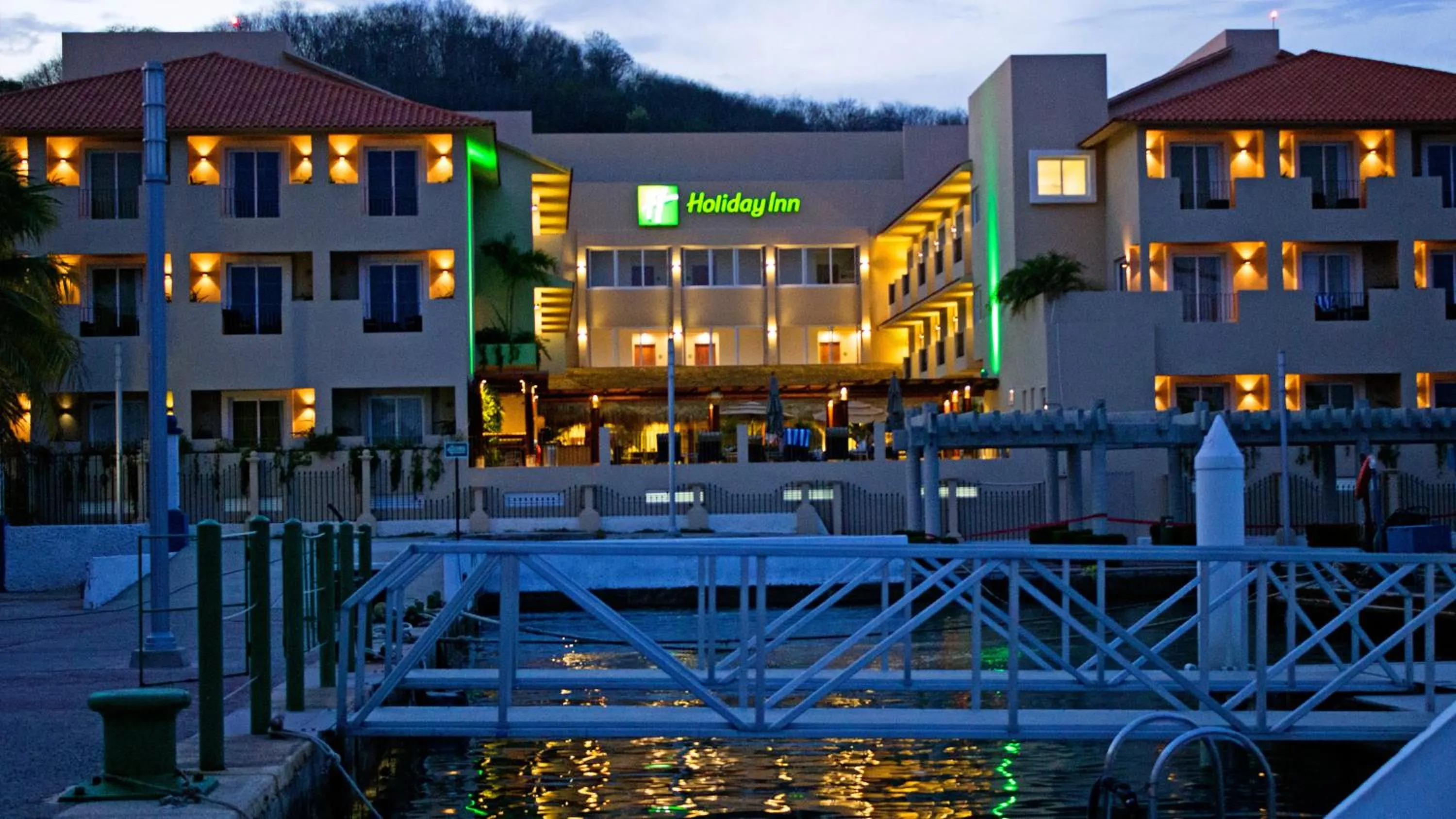 Property building in Holiday Inn Huatulco by IHG
