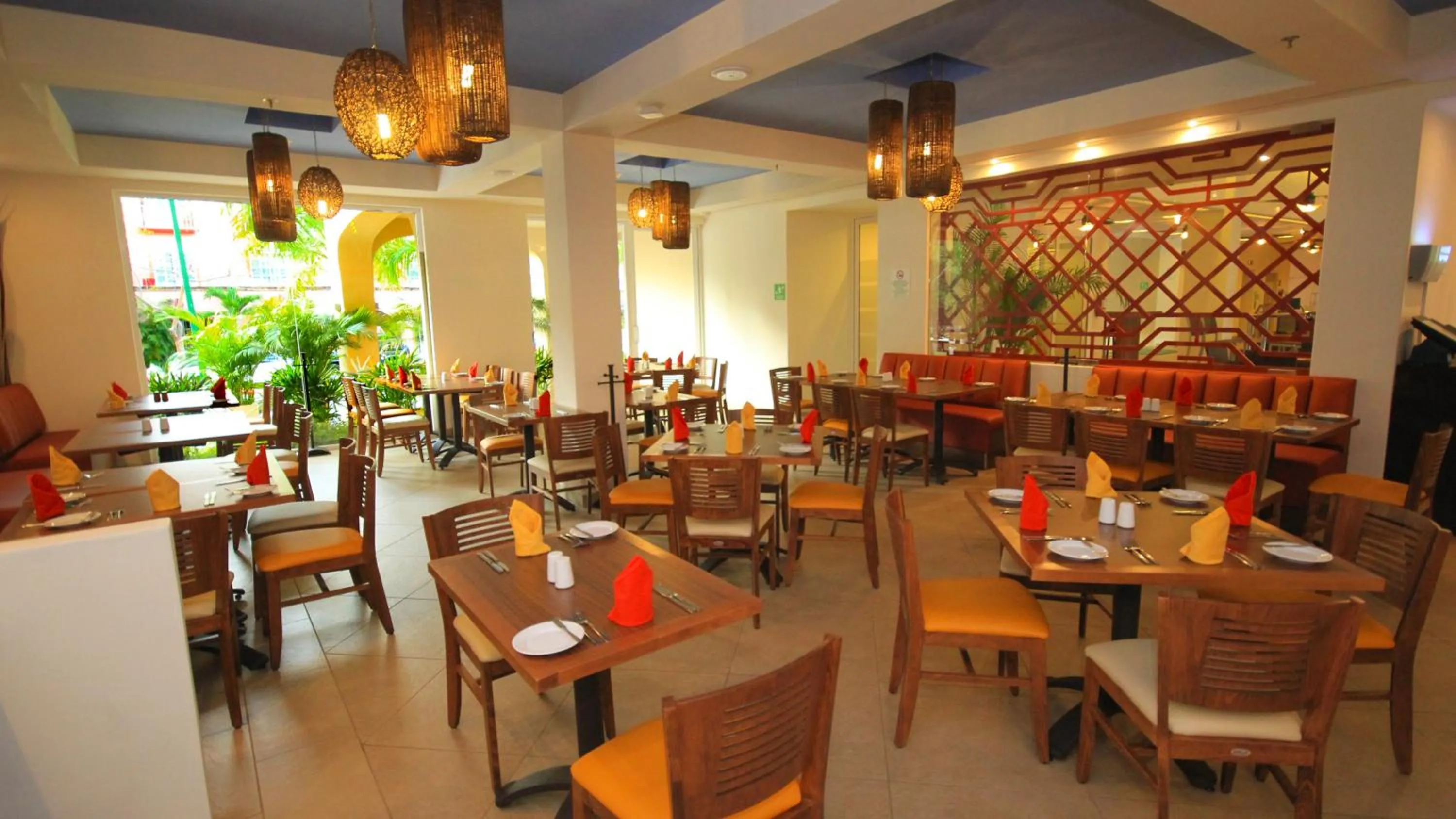 Restaurant/places to eat in Holiday Inn Huatulco by IHG