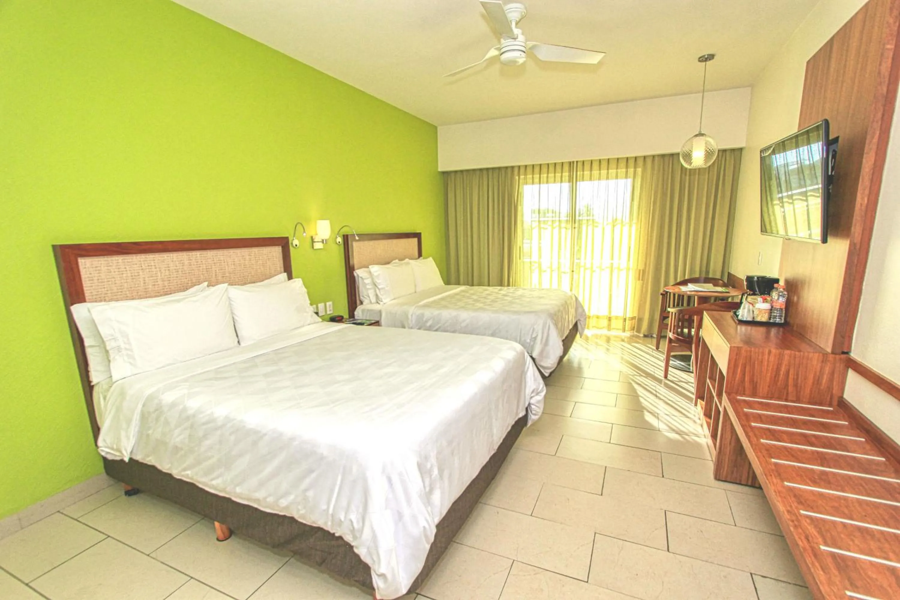 Photo of the whole room, Bed in Holiday Inn Huatulco by IHG