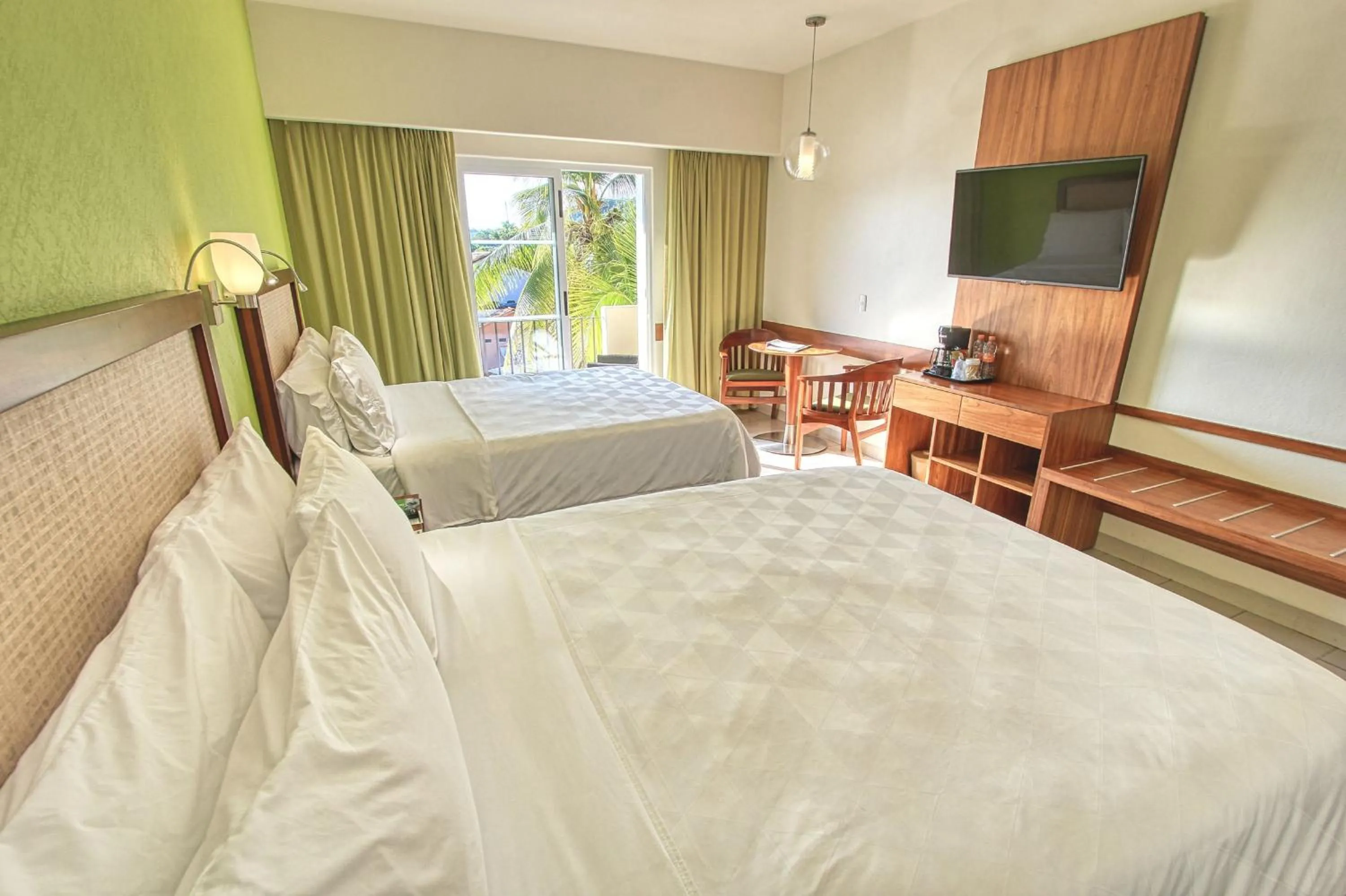 Photo of the whole room, Bed in Holiday Inn Huatulco by IHG