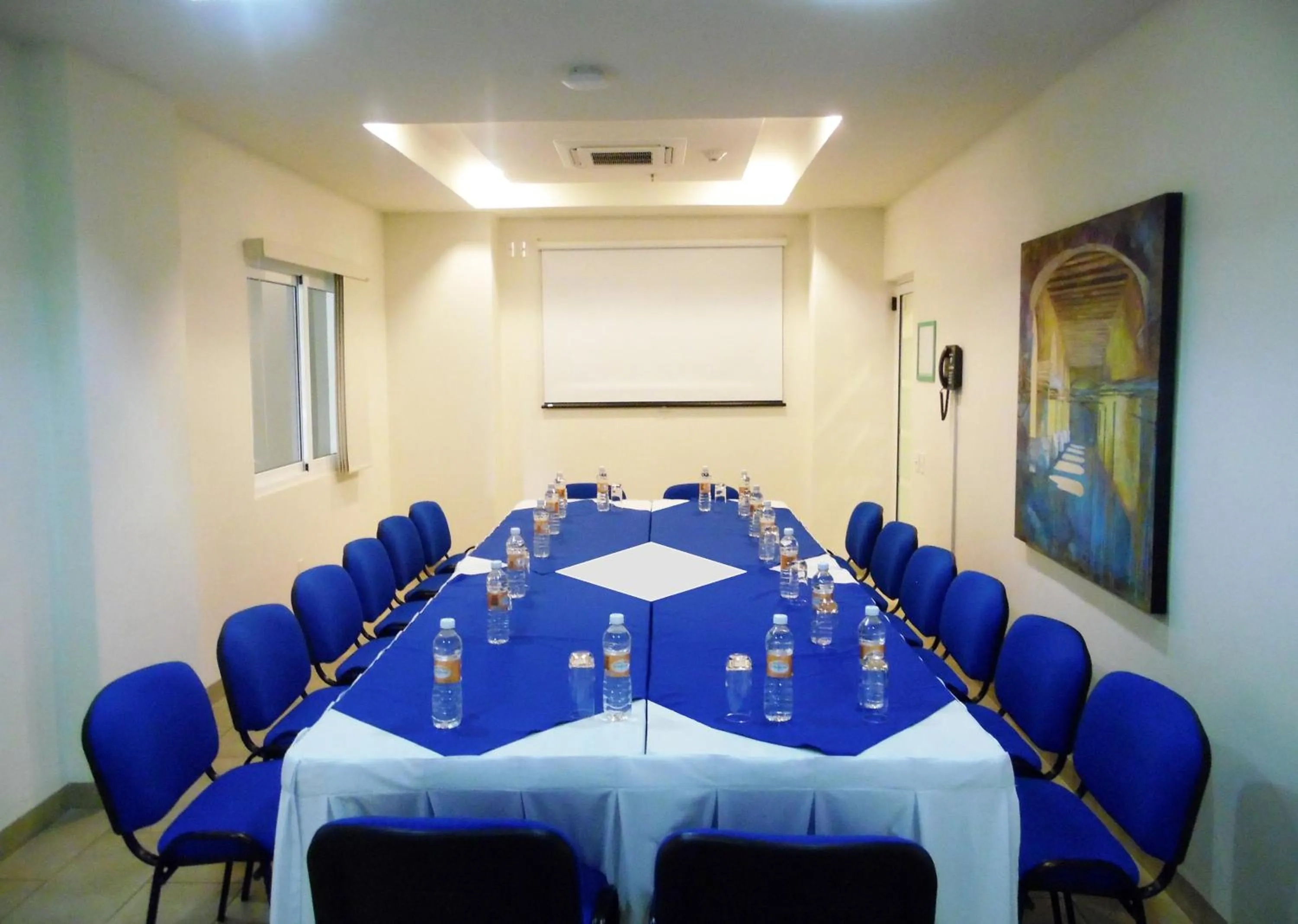 Meeting/conference room in Holiday Inn Huatulco by IHG