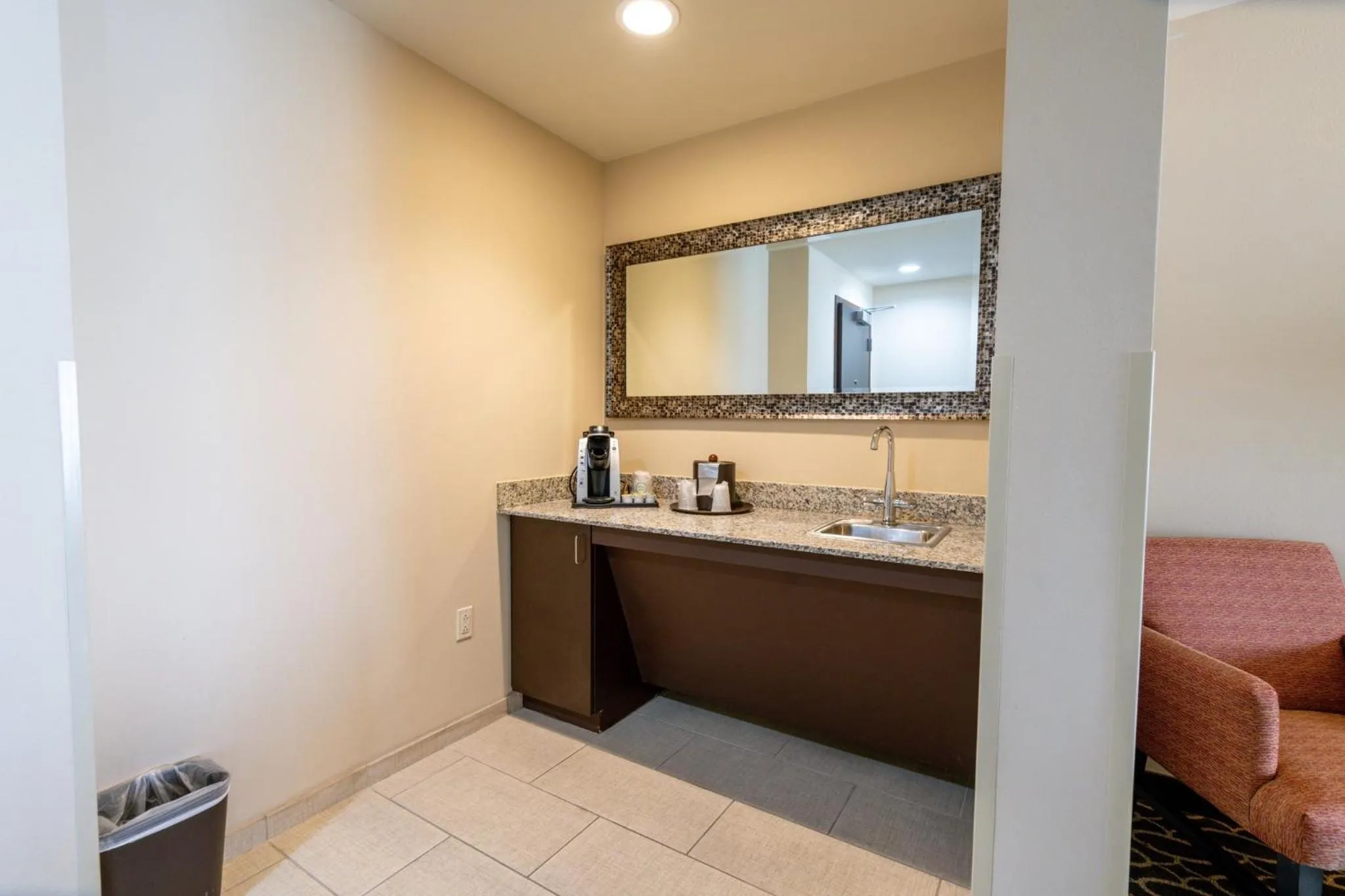 Photo of the whole room in Holiday Inn Murfreesboro by IHG