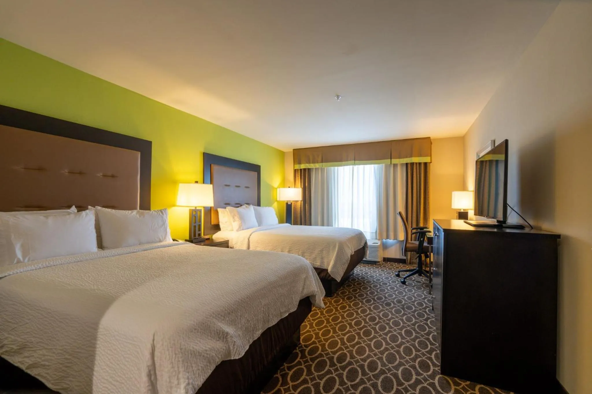 Photo of the whole room, Bed in Holiday Inn Murfreesboro by IHG