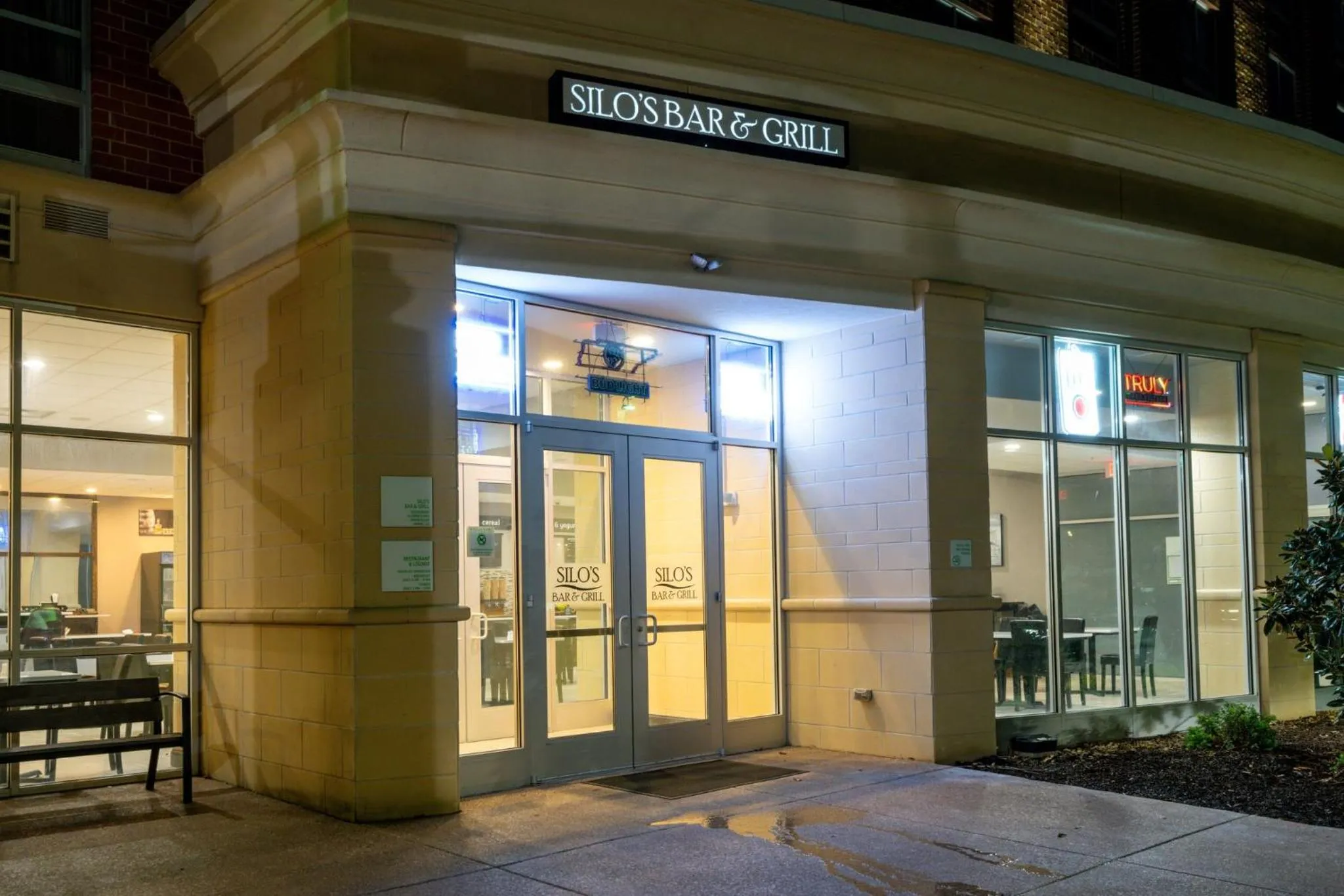 Restaurant/places to eat in Holiday Inn Murfreesboro by IHG