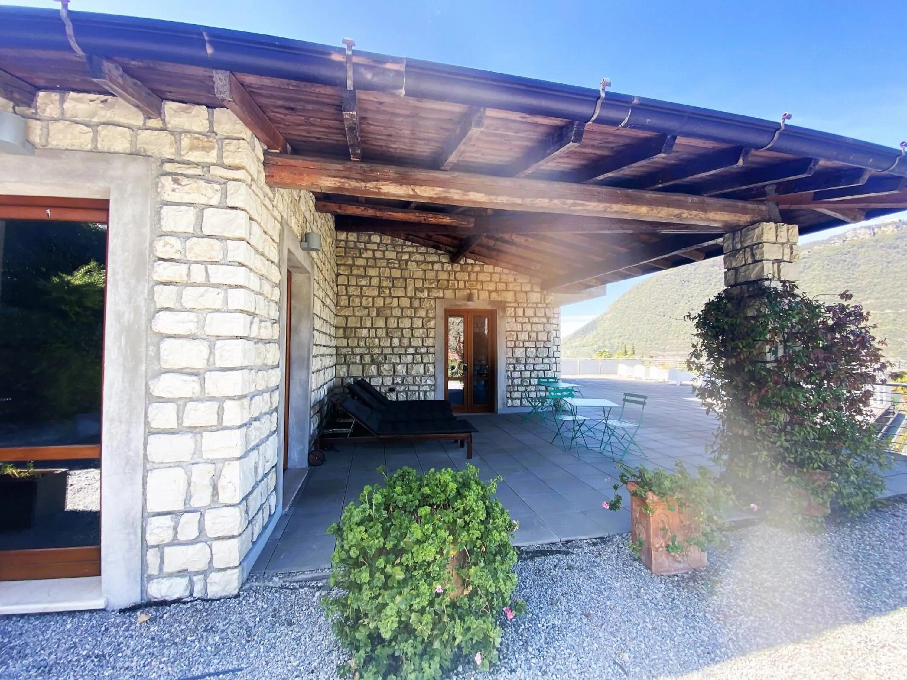 Vela di Soleville camere con e senza vista lago con ristorante & pizzeria