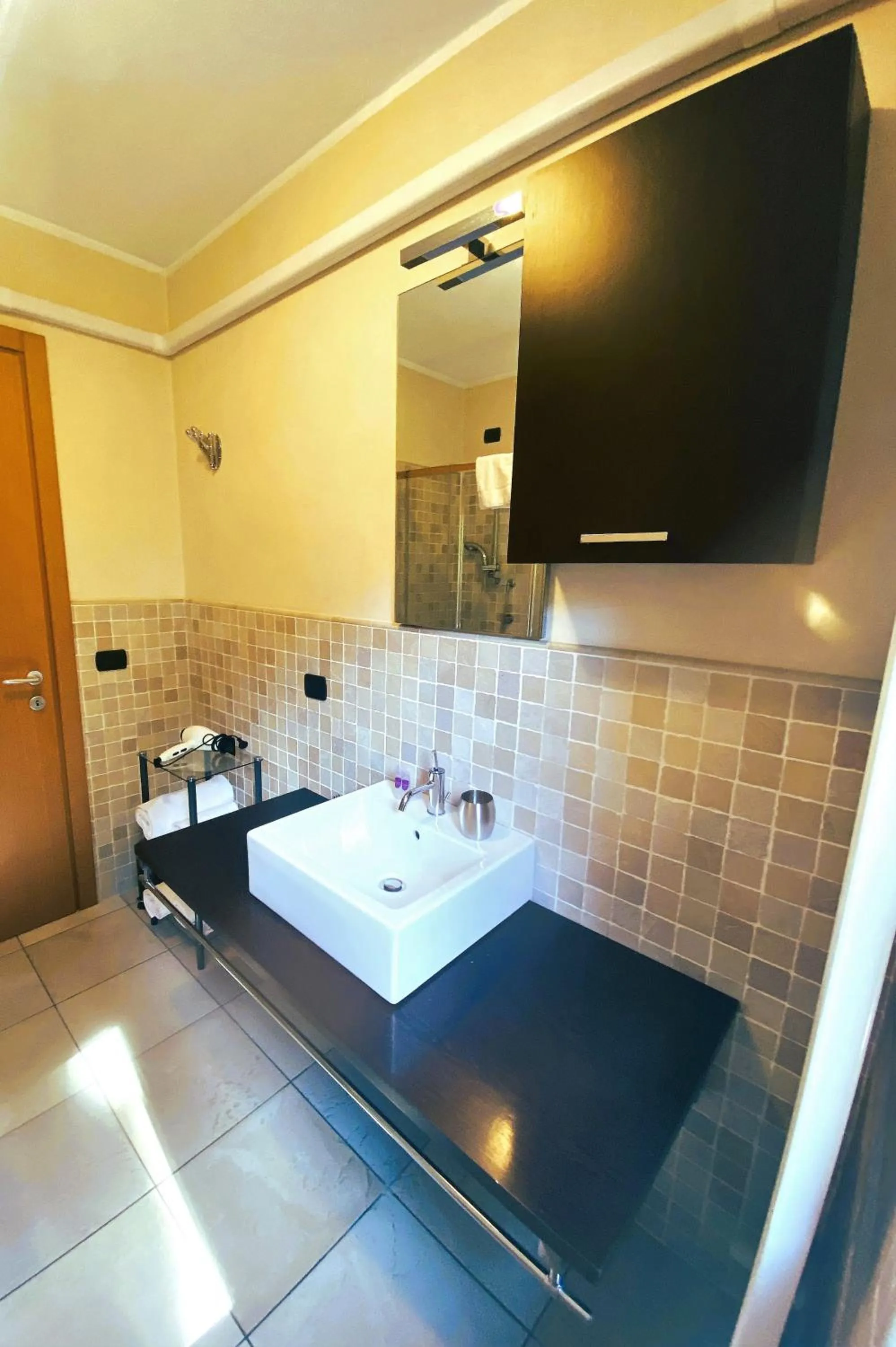 Vela di Soleville camere con e senza vista lago con ristorante & pizzeria