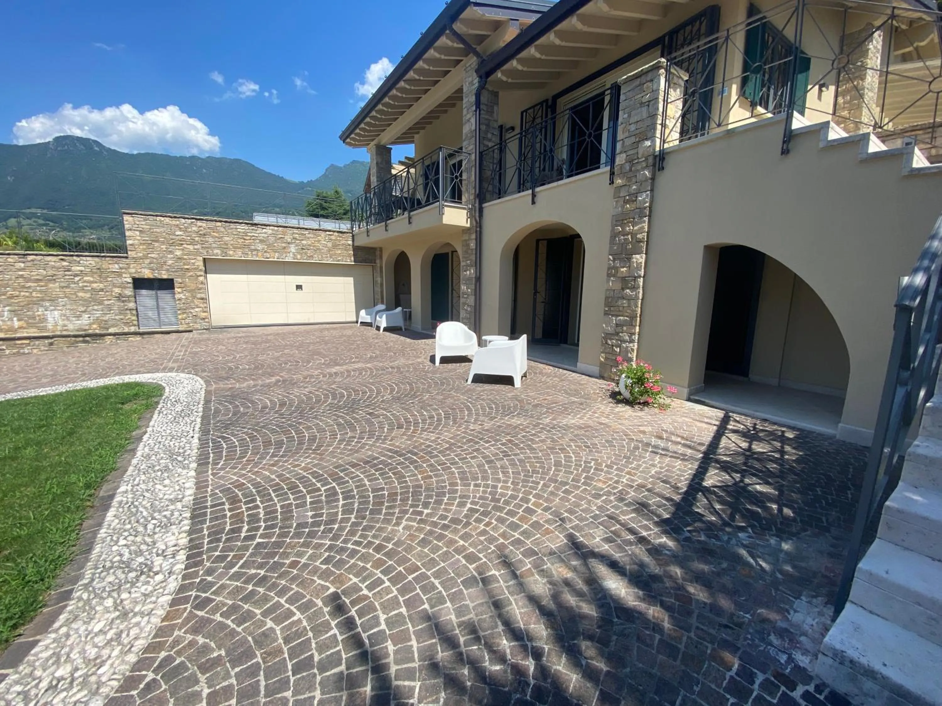 Vela di Soleville camere con e senza vista lago con ristorante & pizzeria