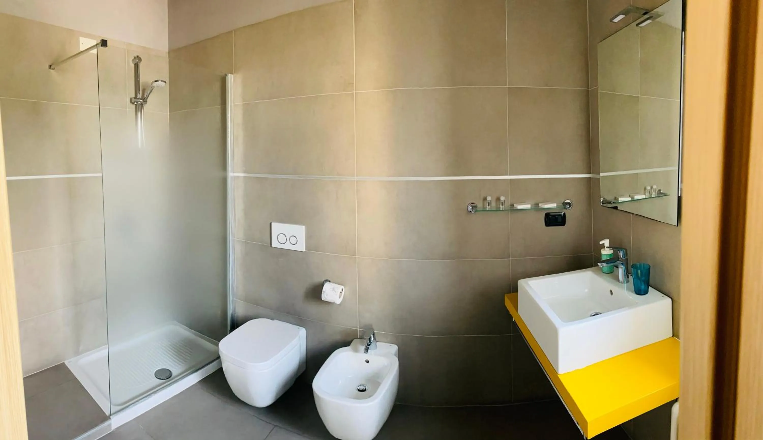 Vela di Soleville camere con e senza vista lago con ristorante & pizzeria