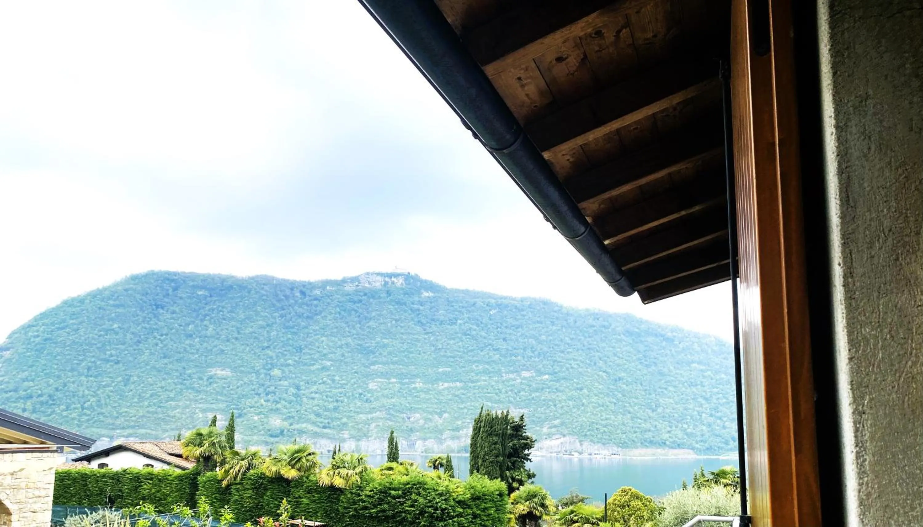 Vela di Soleville camere con e senza vista lago con ristorante & pizzeria