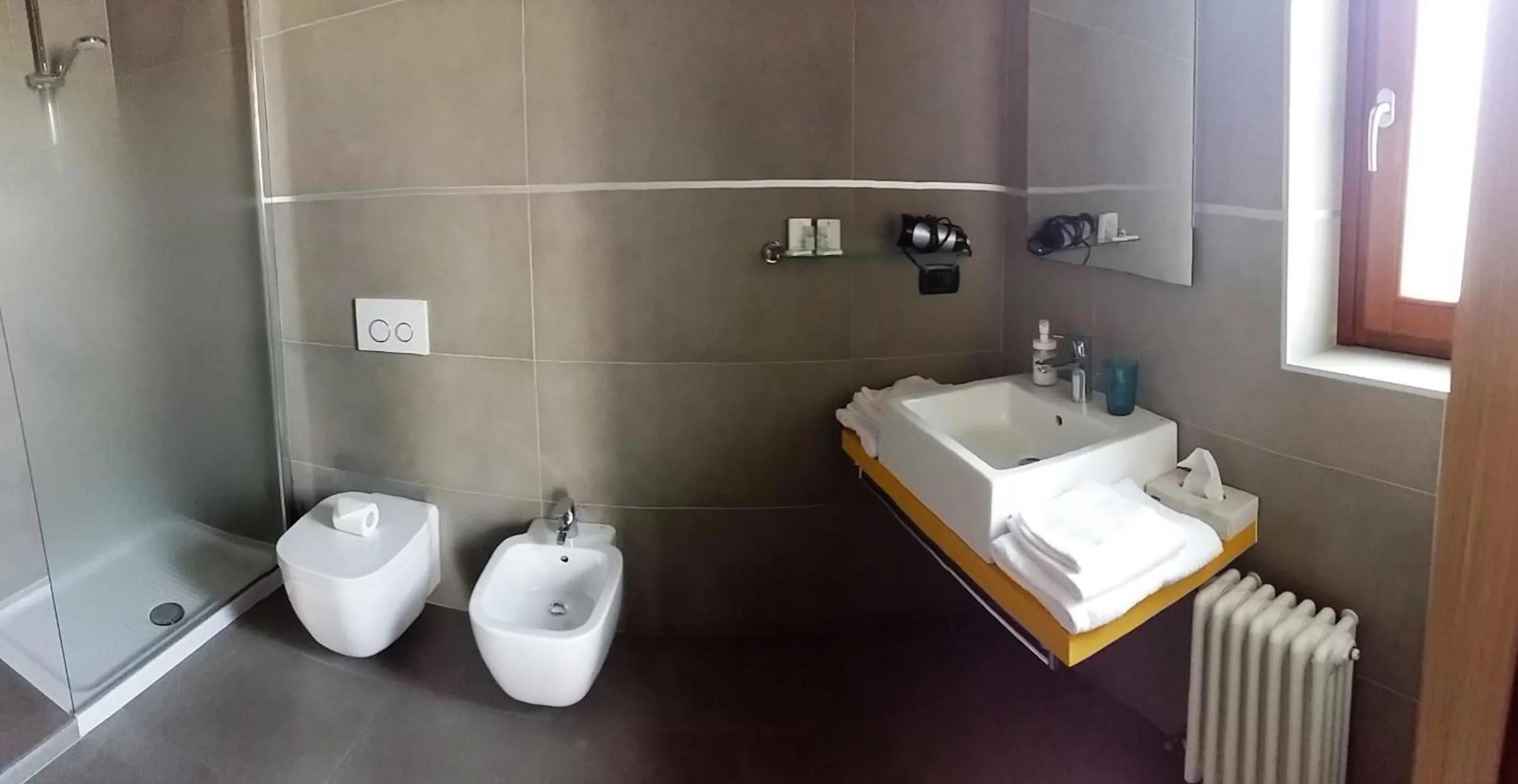 Vela di Soleville camere con e senza vista lago con ristorante & pizzeria